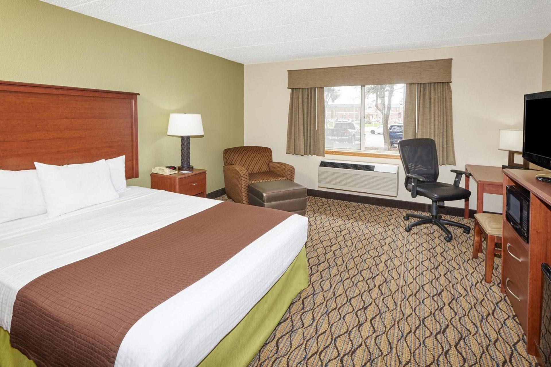 AmericInn by Wyndham Sheboygan photo 33