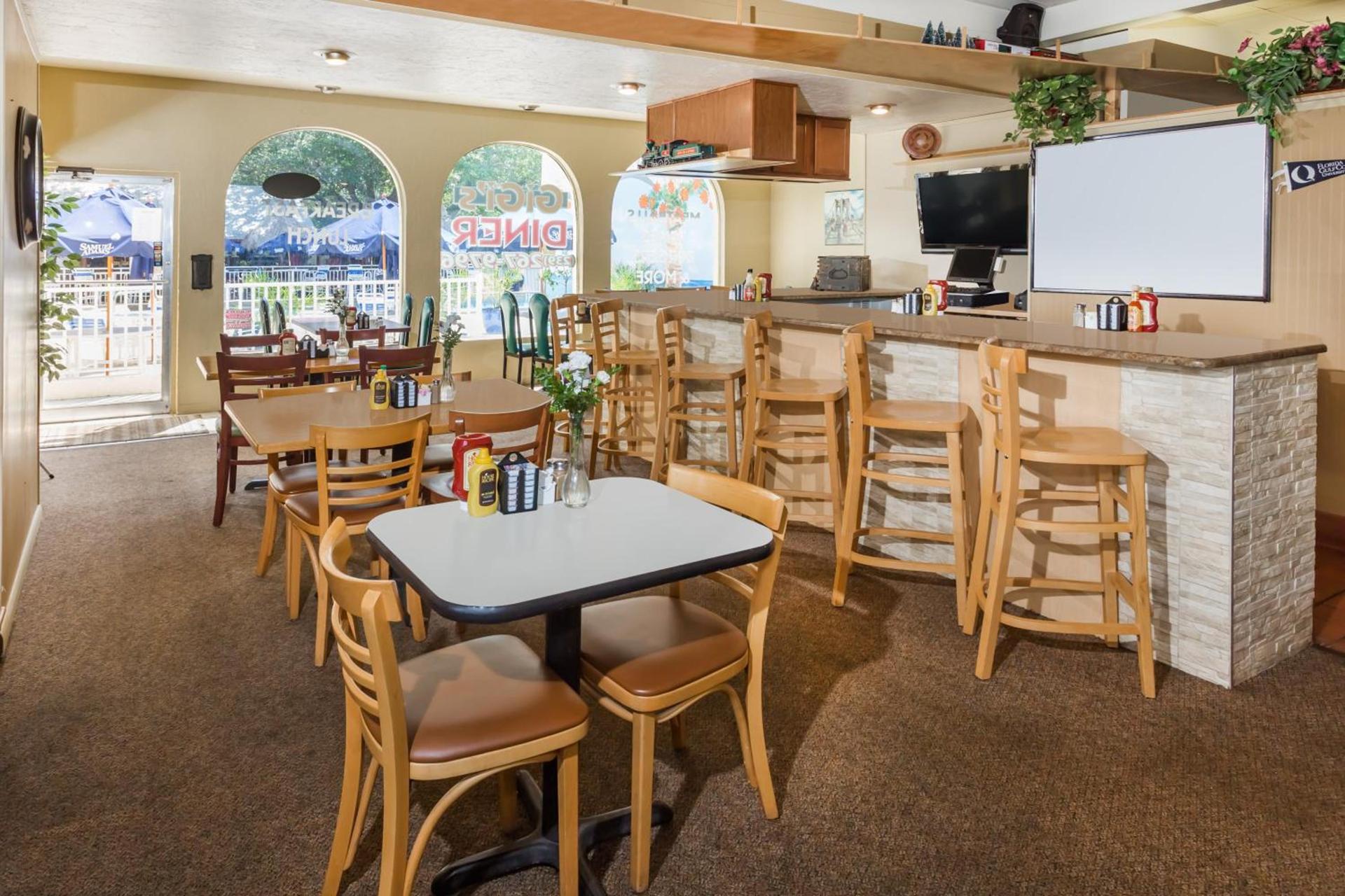 Days Inn by Wyndham Fort Myers Springs Resort photo 18