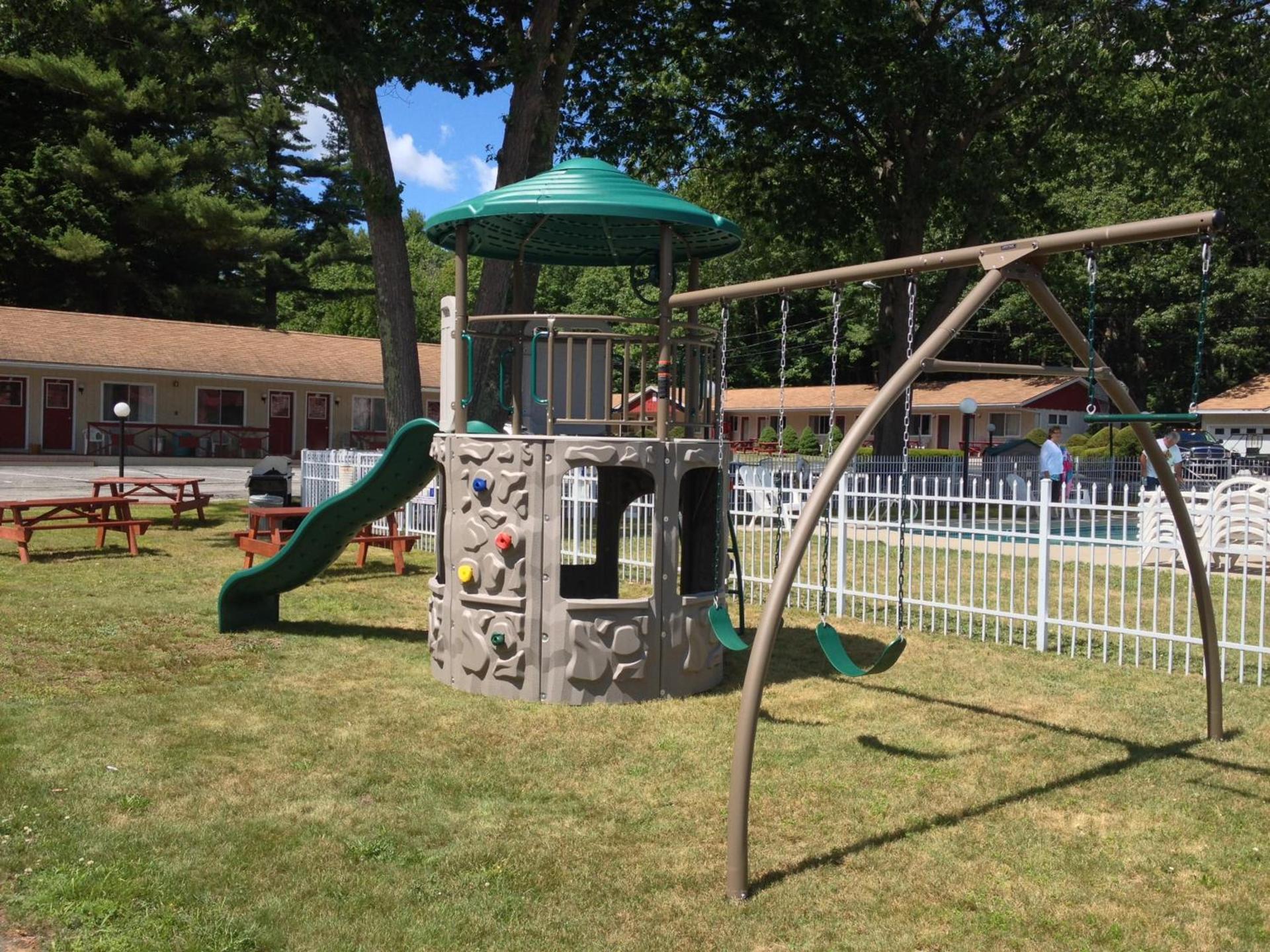 Marcotte Motor Court photo 90