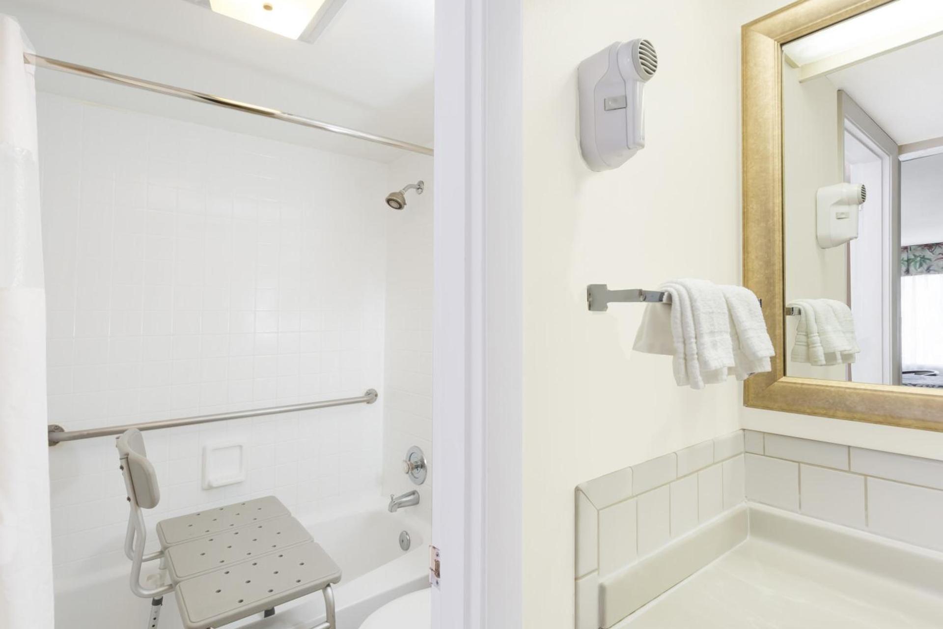 Days Inn by Wyndham Fort Myers Springs Resort photo 30