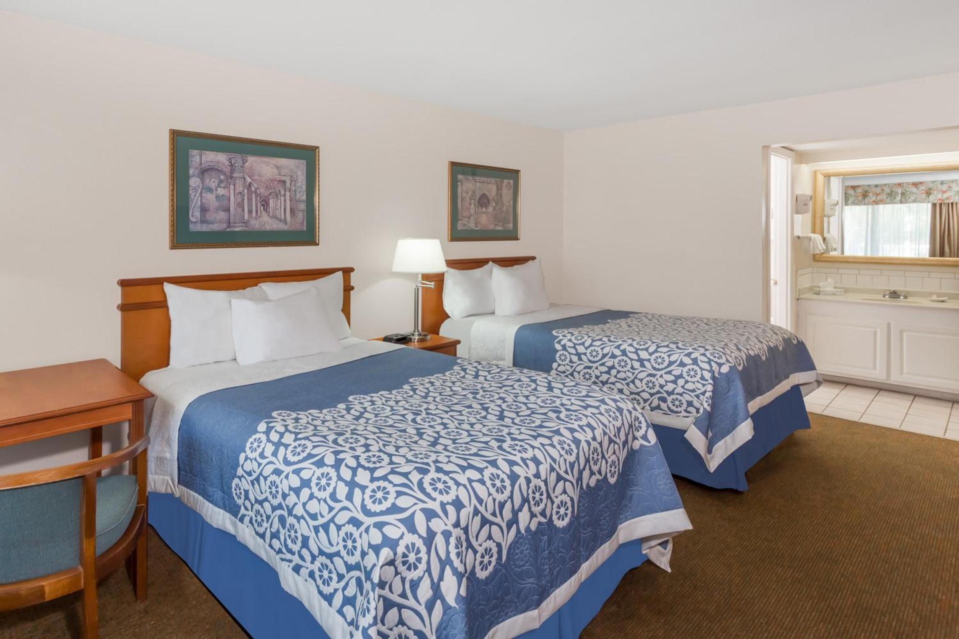 Days Inn by Wyndham Fort Myers Springs Resort photo 28