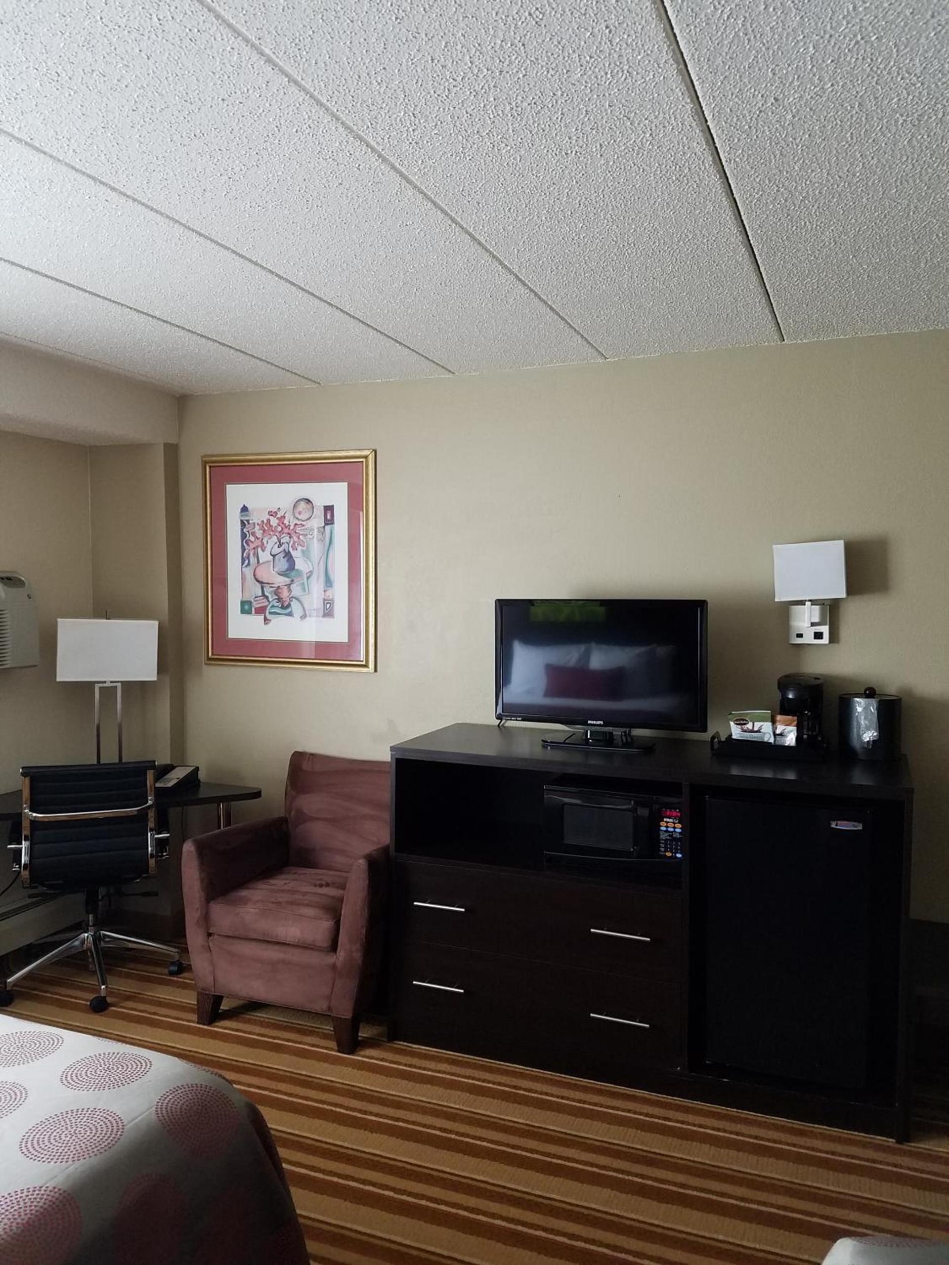 Ramada by Wyndham Minneapolis Golden Valley photo 32