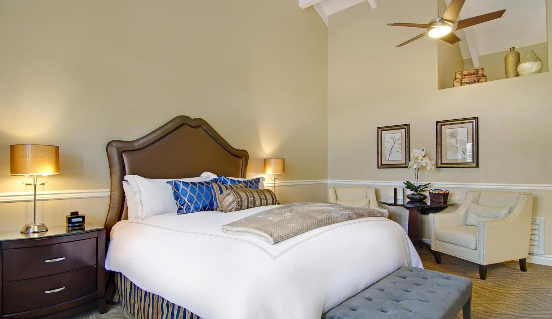 Carriage House Inn photo 36