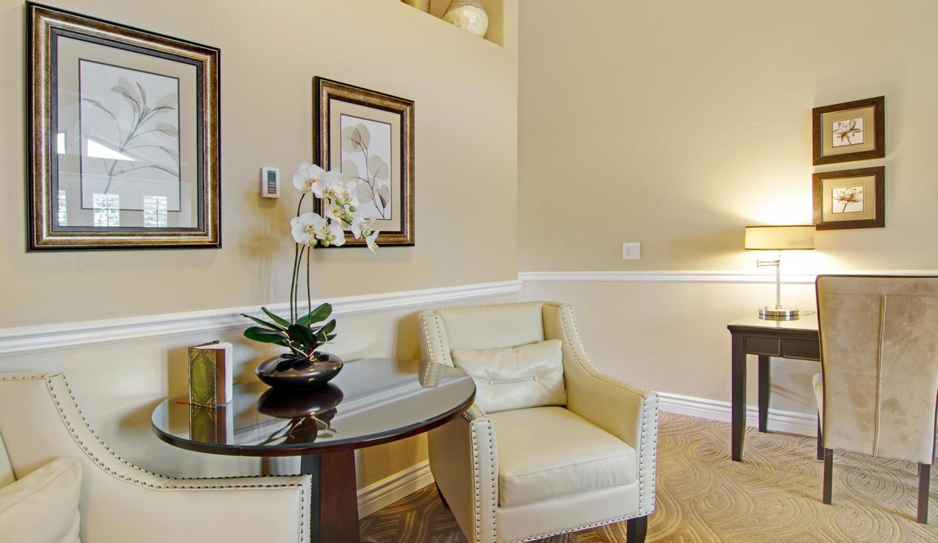 Carriage House Inn photo 39