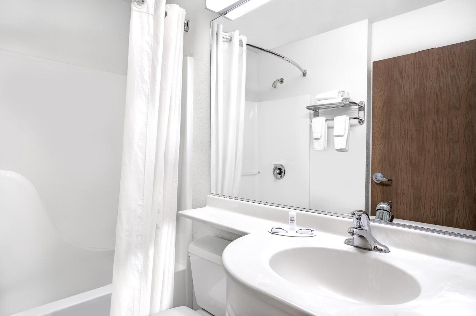 Microtel Inn & Suites by Wyndham Mankato photo 10
