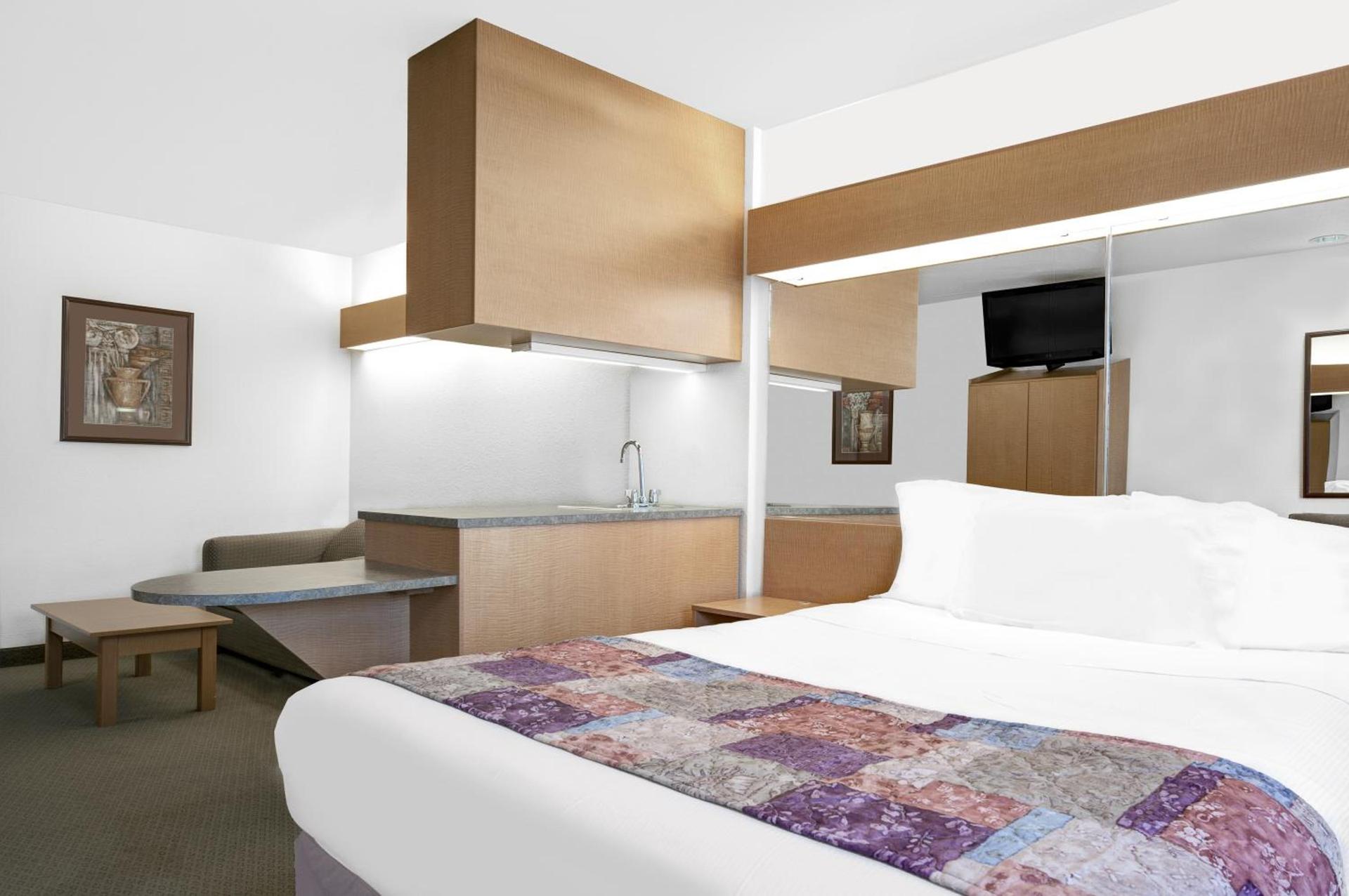 Microtel Inn & Suites by Wyndham Mankato photo 13