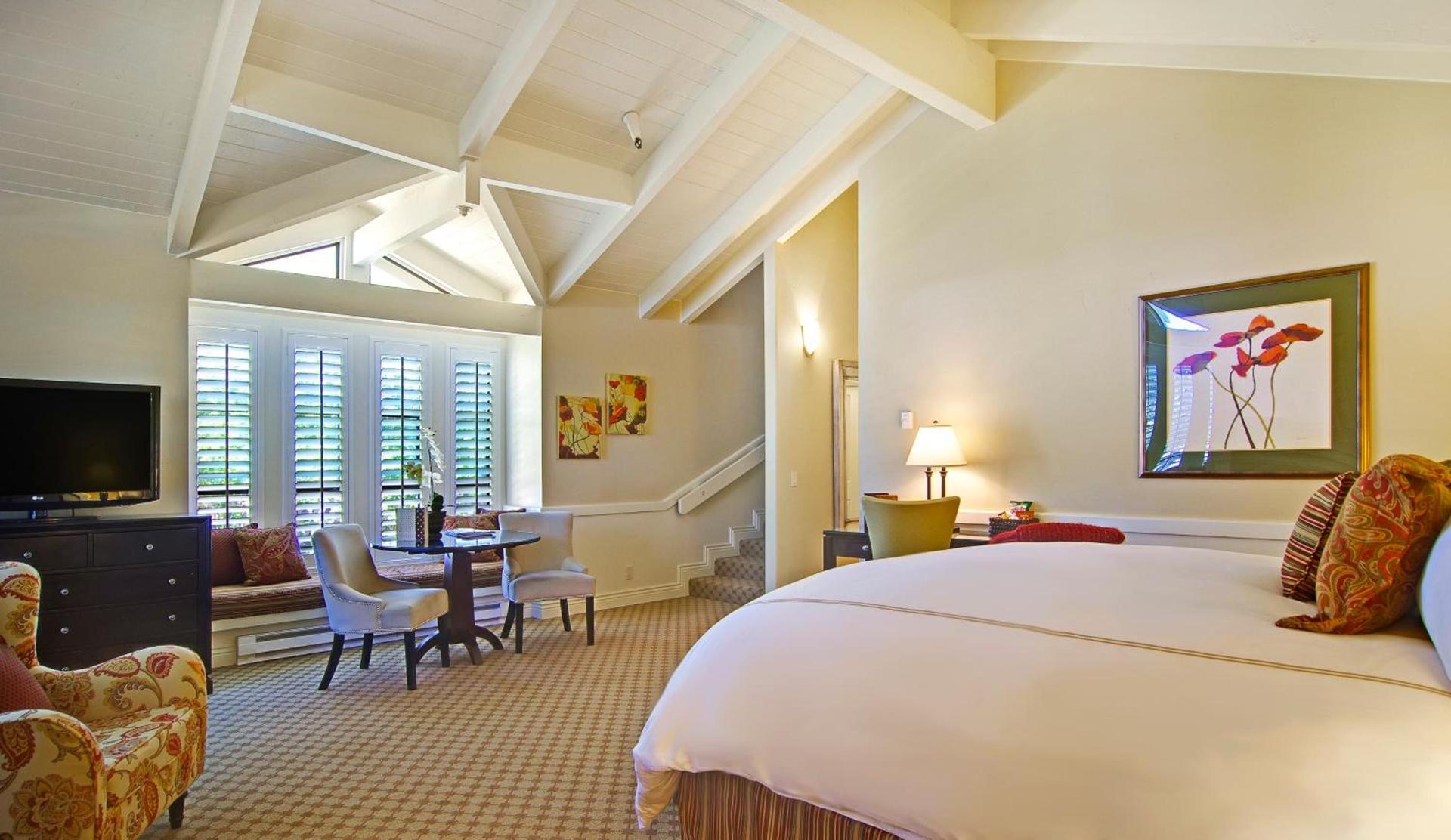 Carriage House Inn photo 44