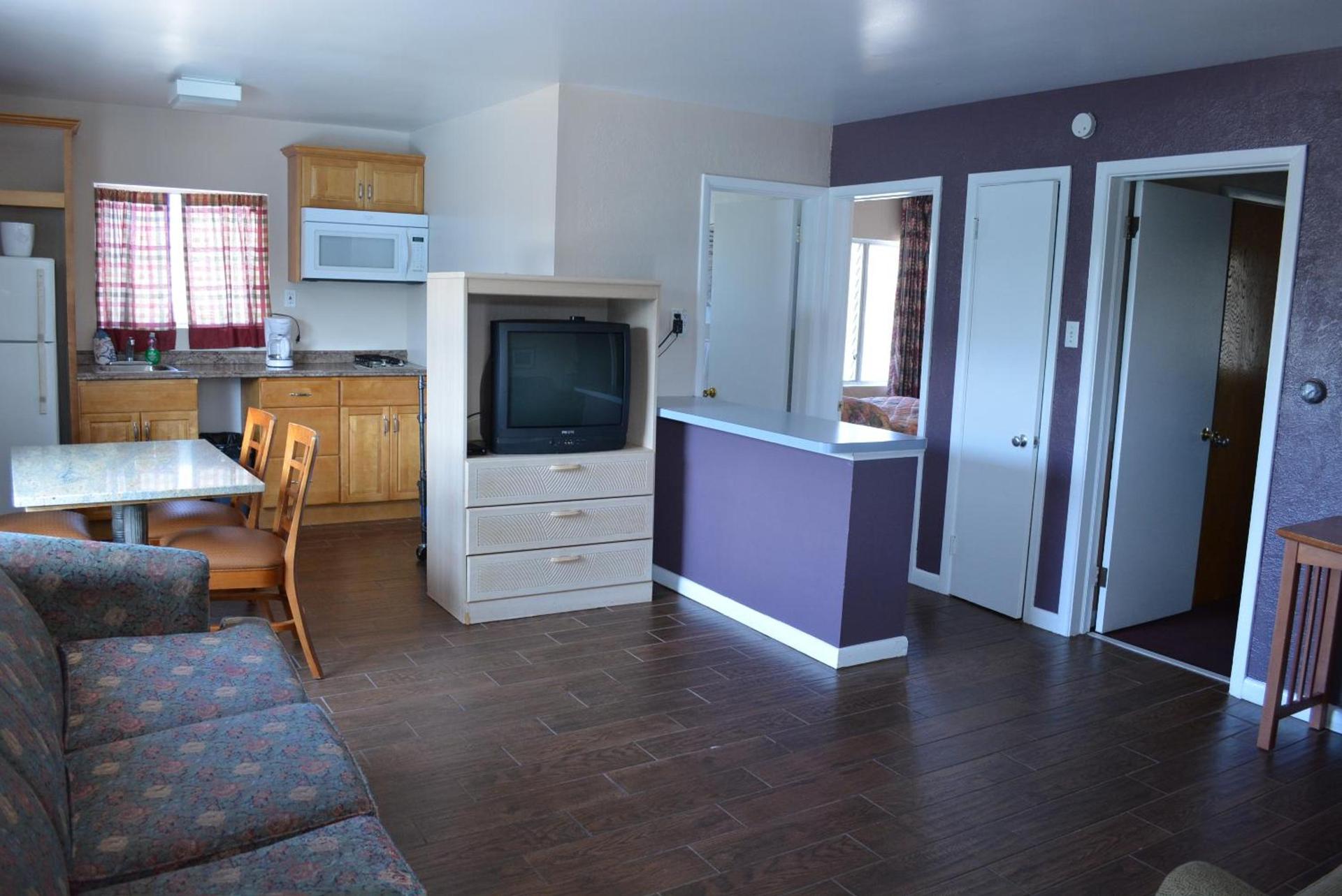 Royal Court Motel photo 5