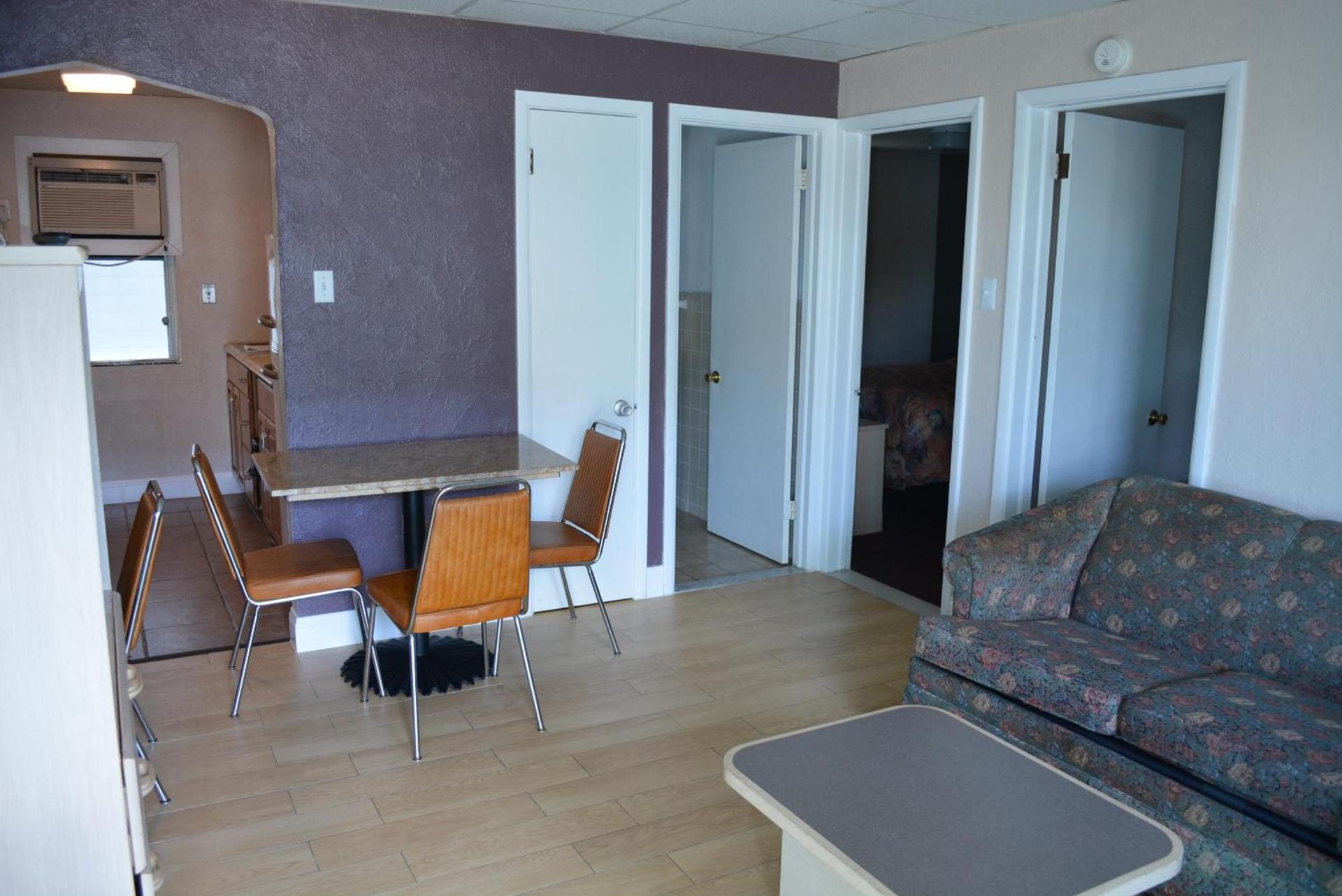 Royal Court Motel photo 18