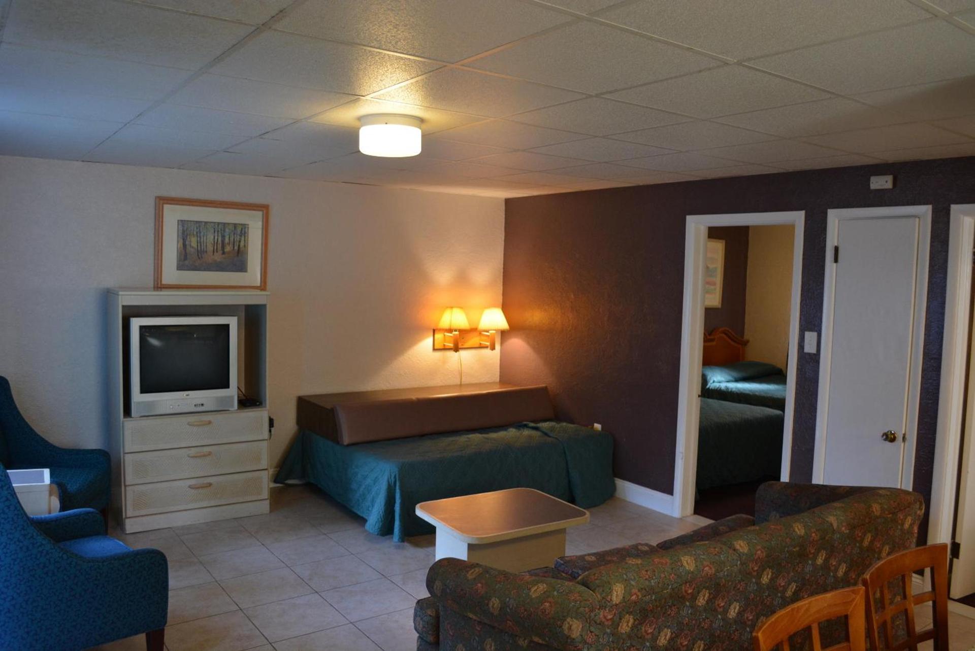 Royal Court Motel photo 23