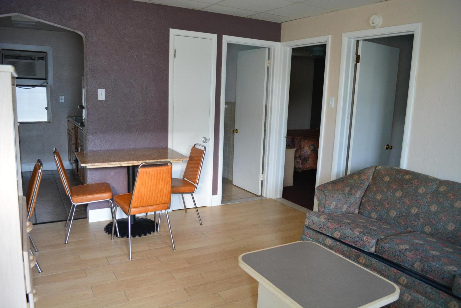Royal Court Motel photo 59