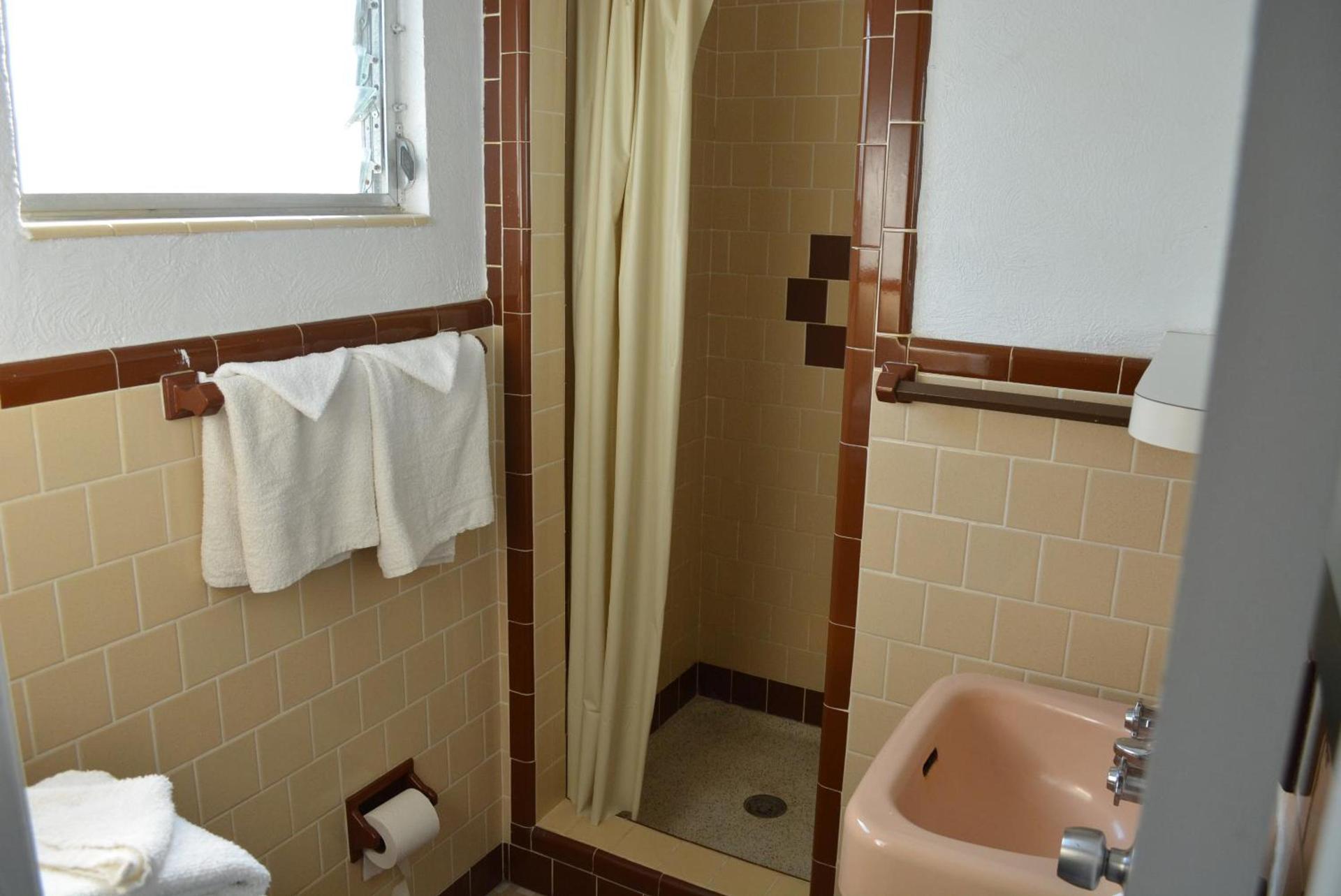 Royal Court Motel photo 65