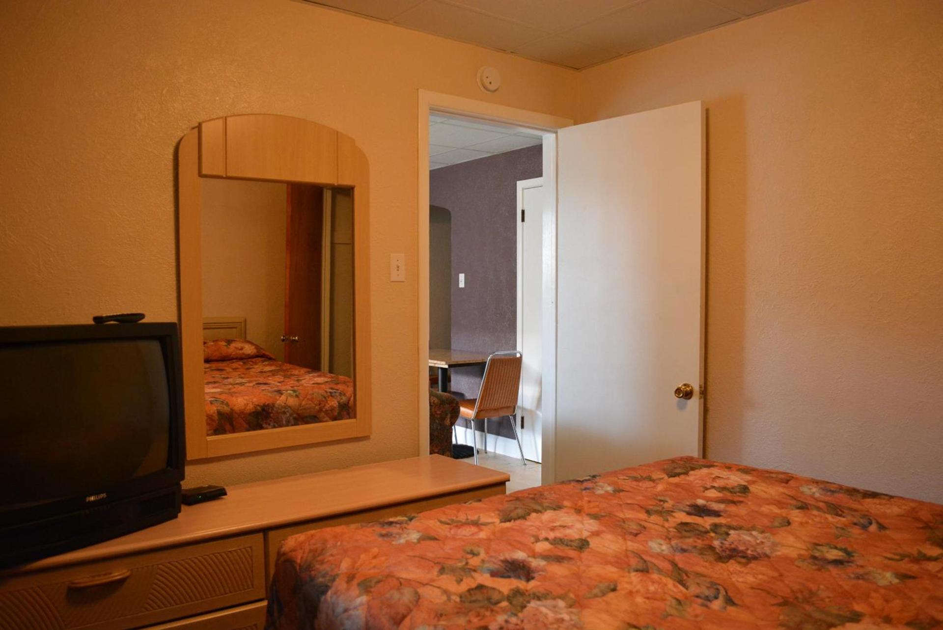 Royal Court Motel photo 72