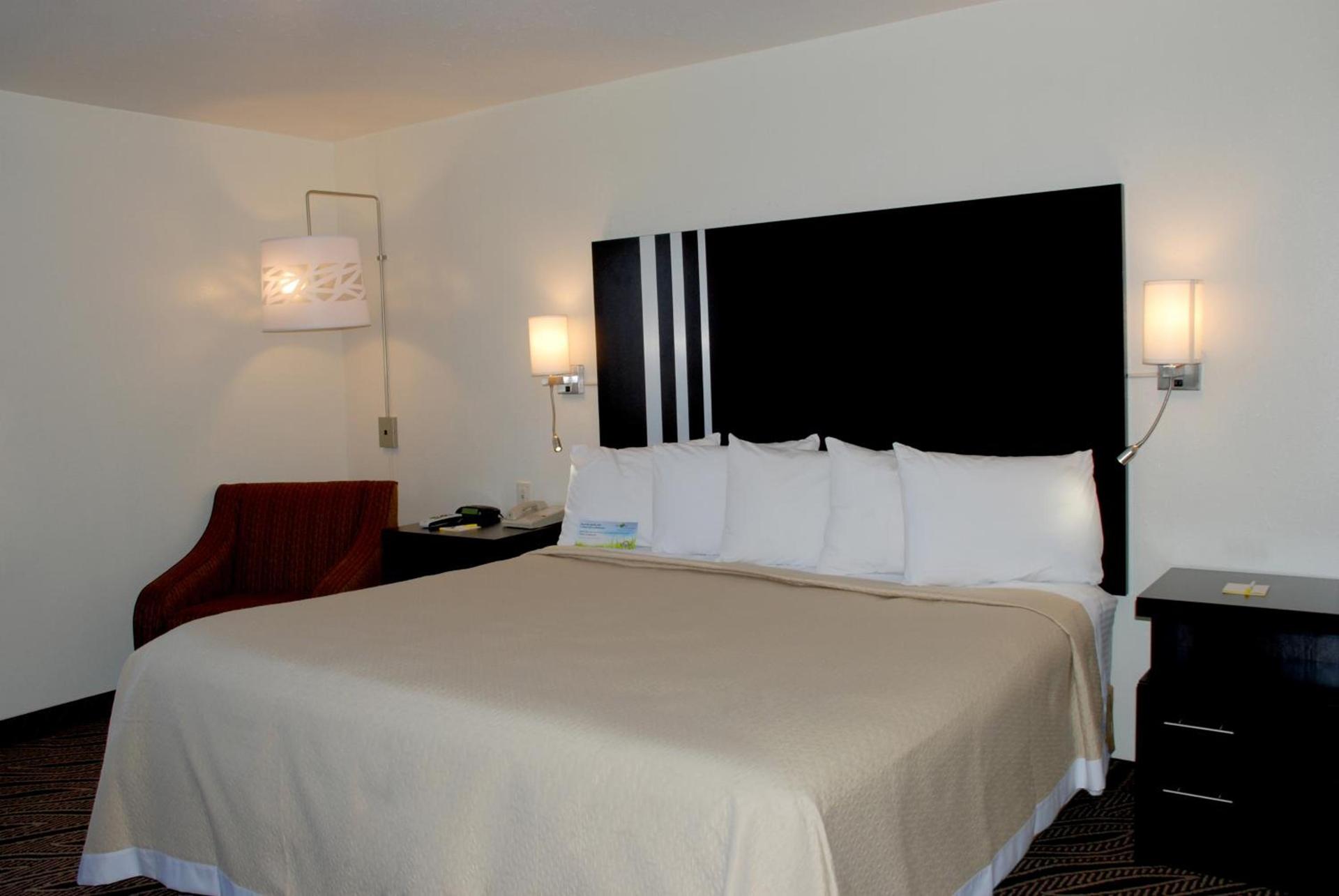 Days Inn by Wyndham Dyersburg photo 25