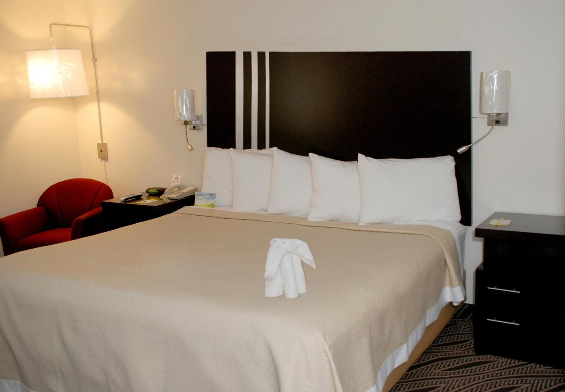 Days Inn by Wyndham Dyersburg photo 26