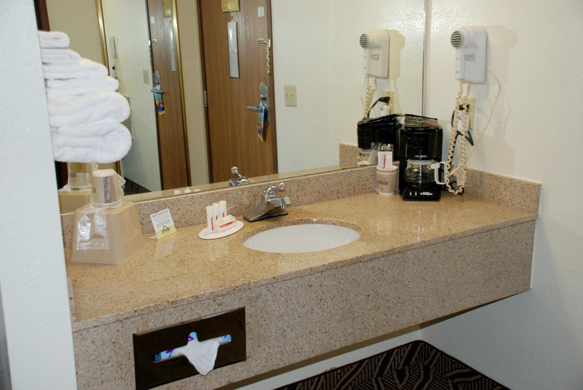 Days Inn by Wyndham Dyersburg photo 12