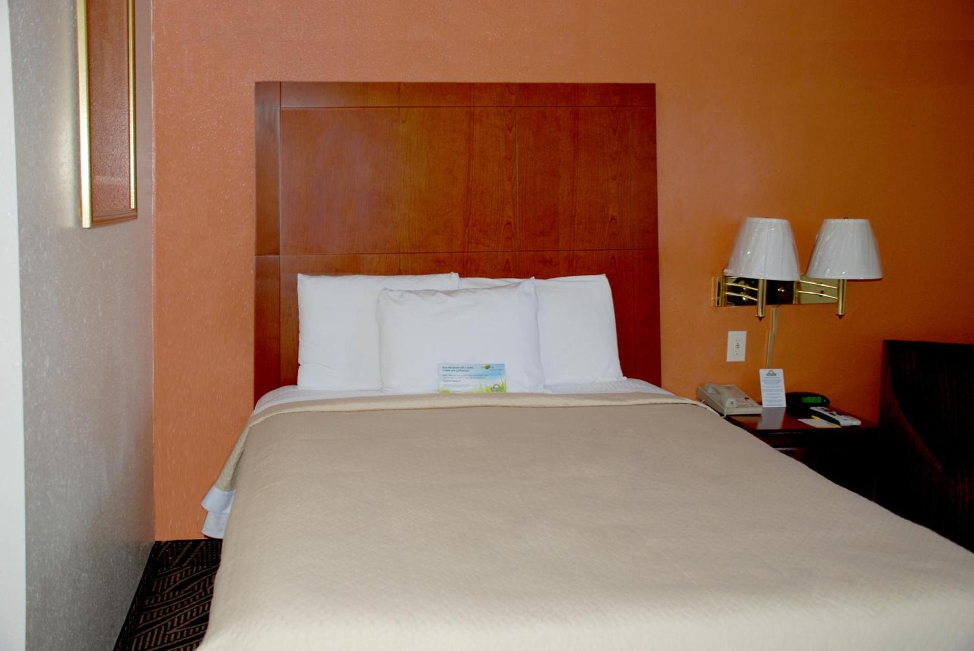 Days Inn by Wyndham Dyersburg photo 34