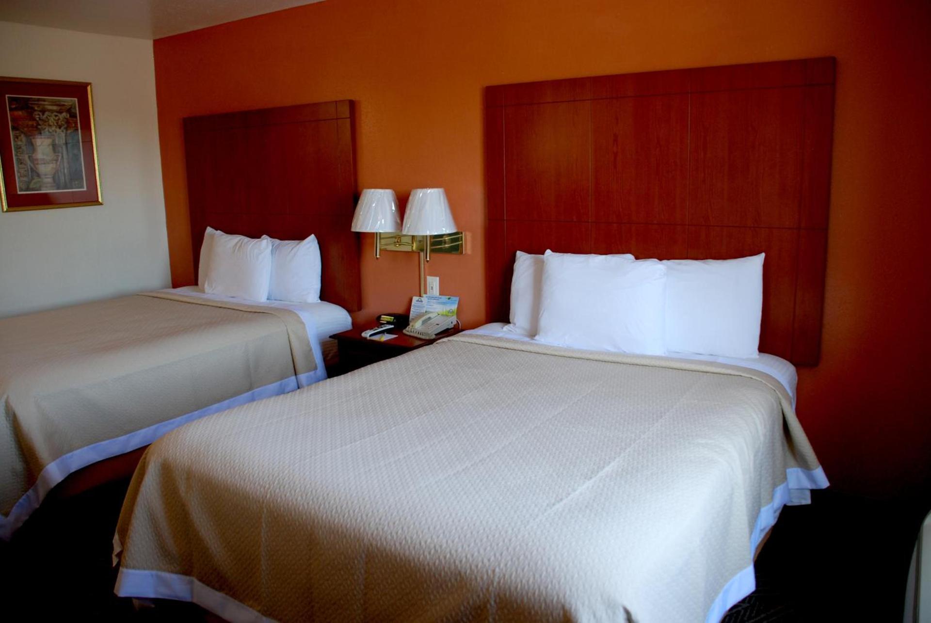 Days Inn by Wyndham Dyersburg photo 37