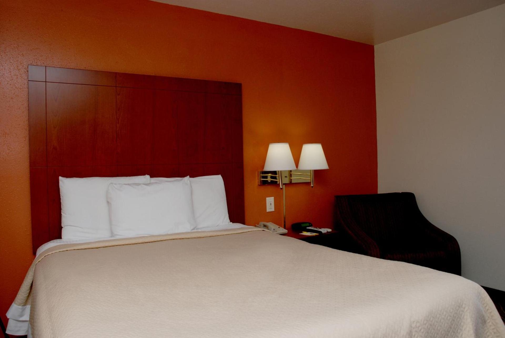 Days Inn by Wyndham Dyersburg photo 40