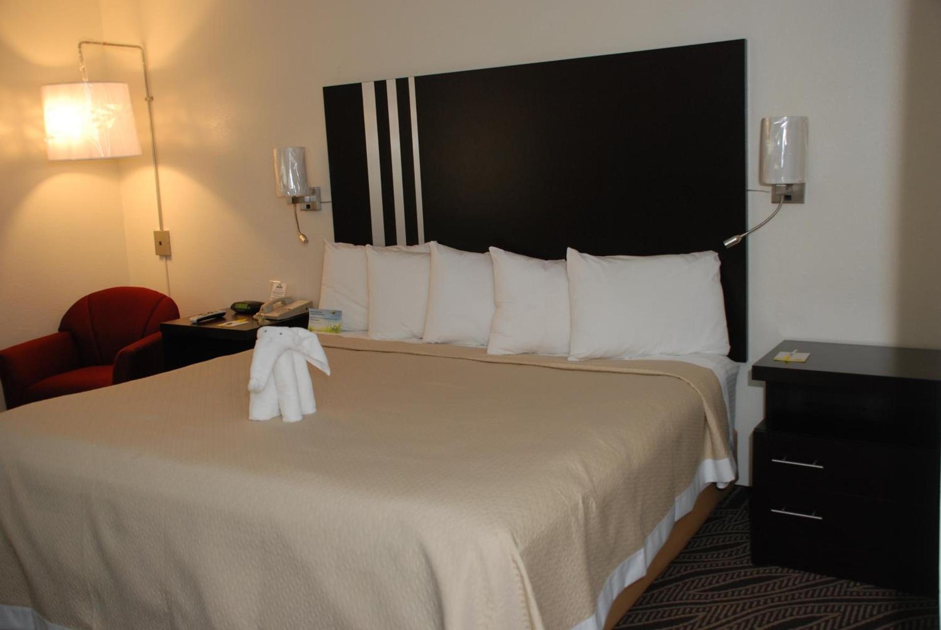 Days Inn by Wyndham Dyersburg photo 41