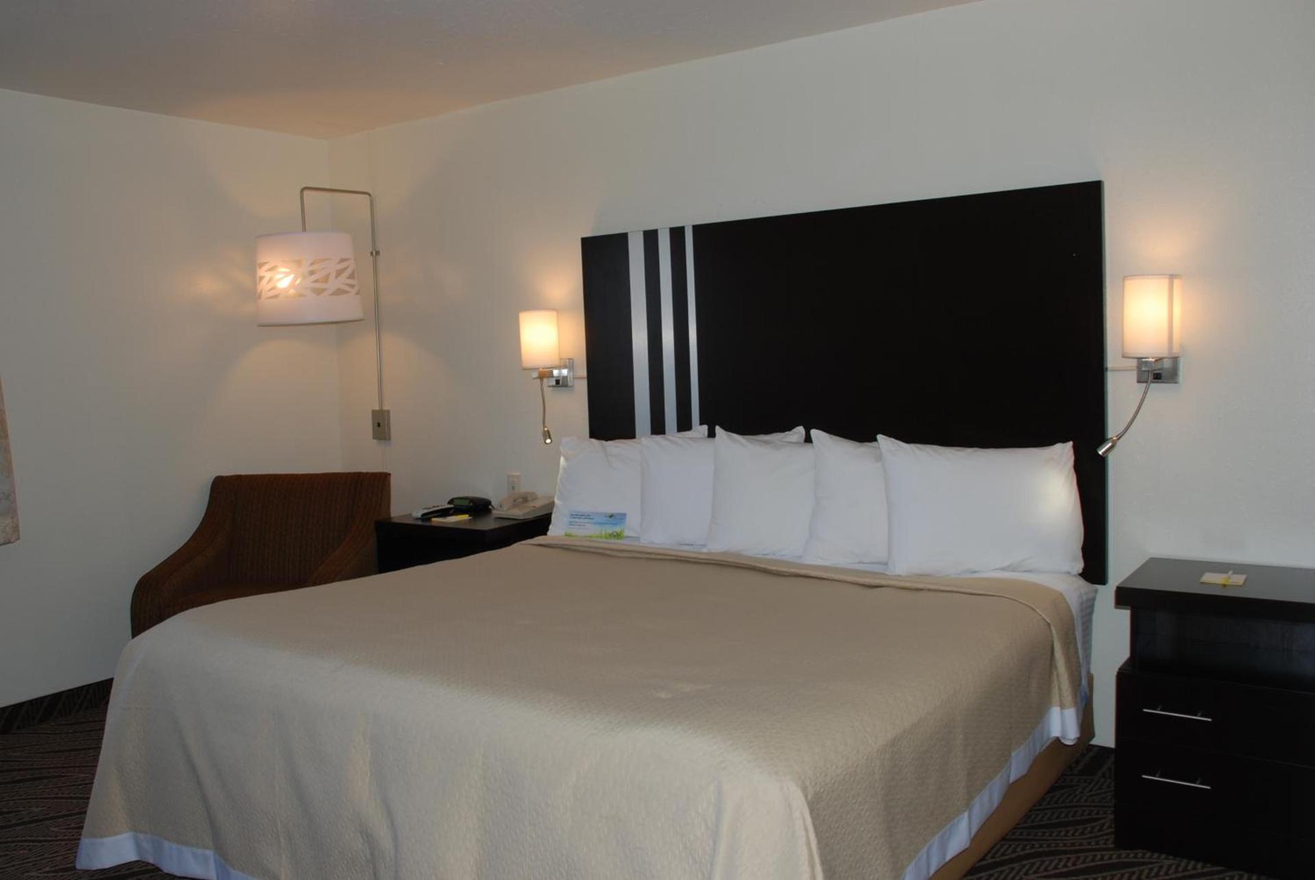 Days Inn by Wyndham Dyersburg photo 56