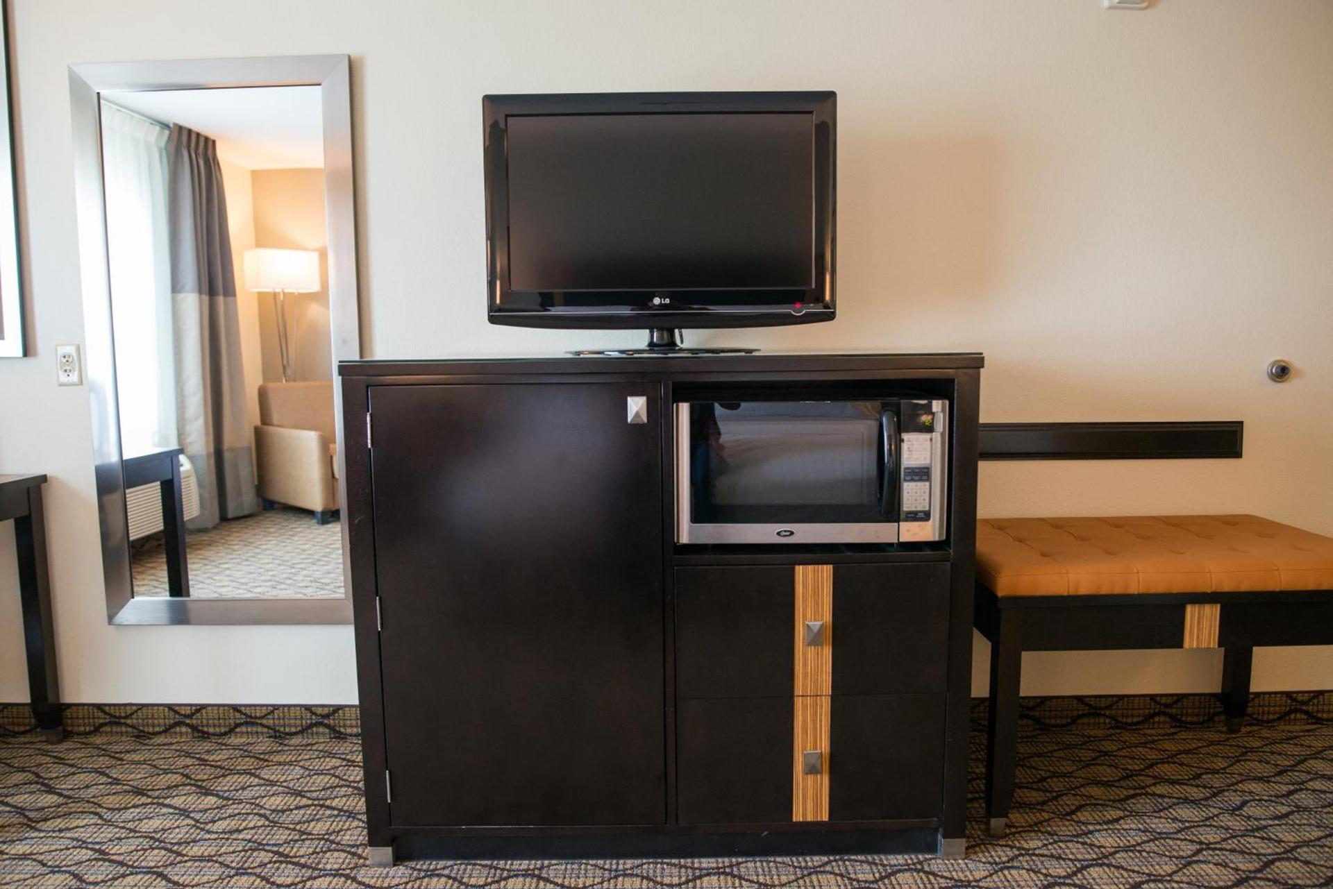 Holiday Inn Express Hotel & Suites Chanhassen by IHG photo 9