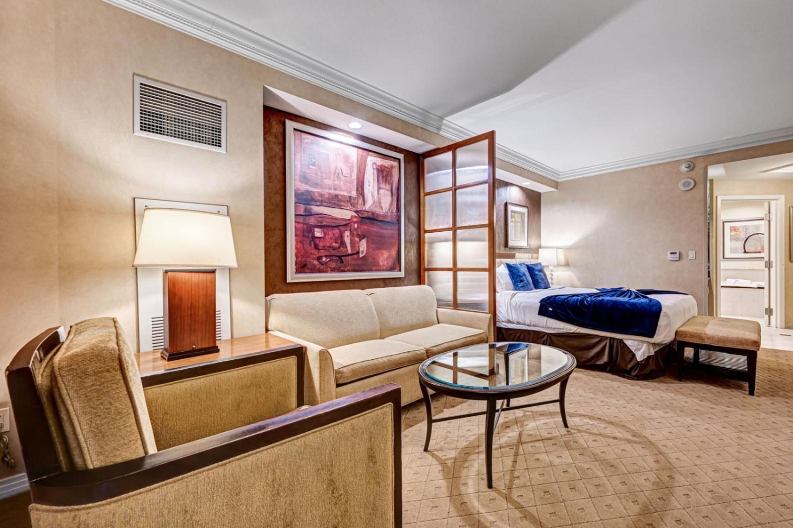 Suite Spot LV II at MGM Balcony F1 View photo 30