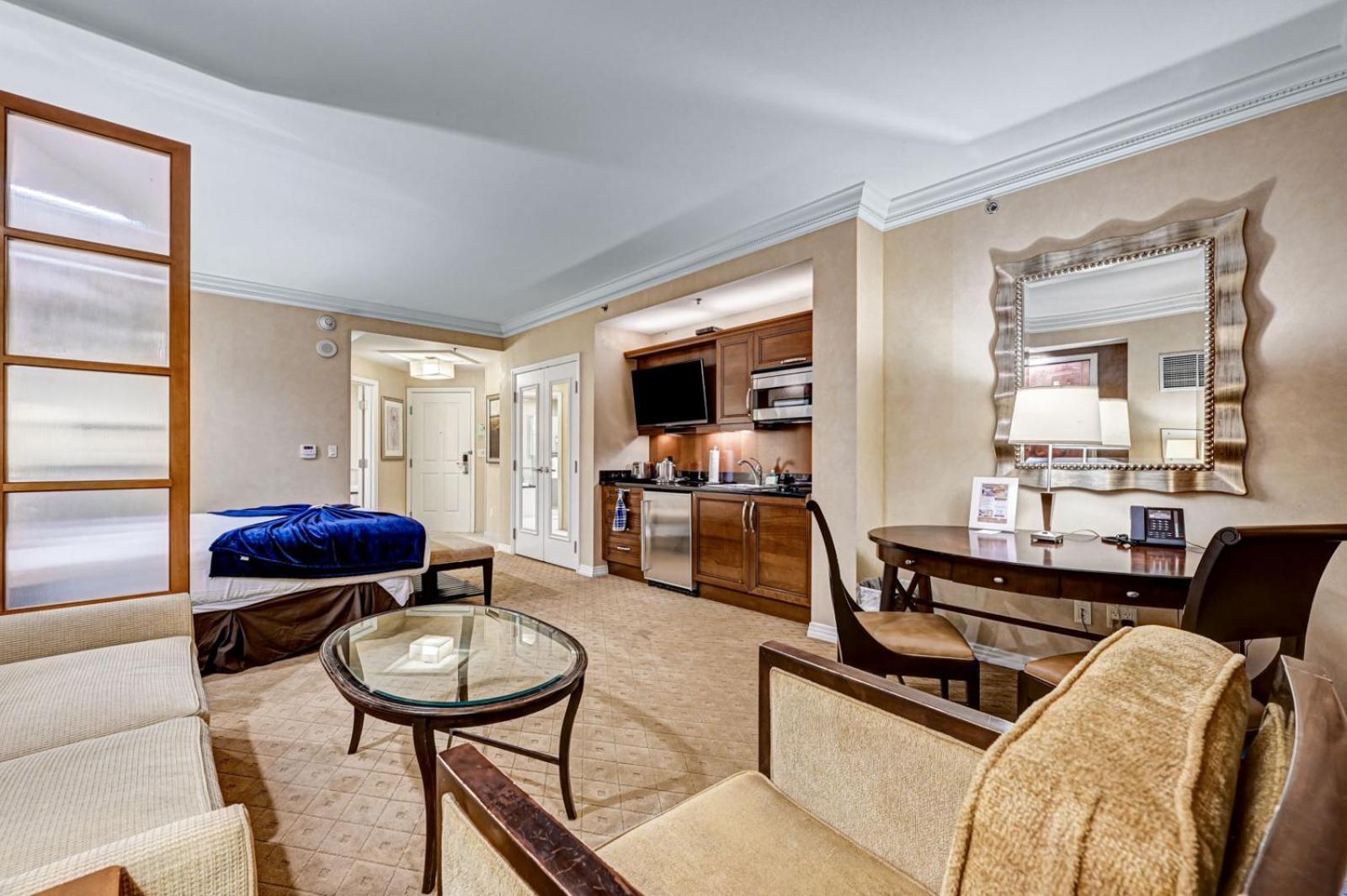 Suite Spot LV II at MGM Balcony F1 View photo 49