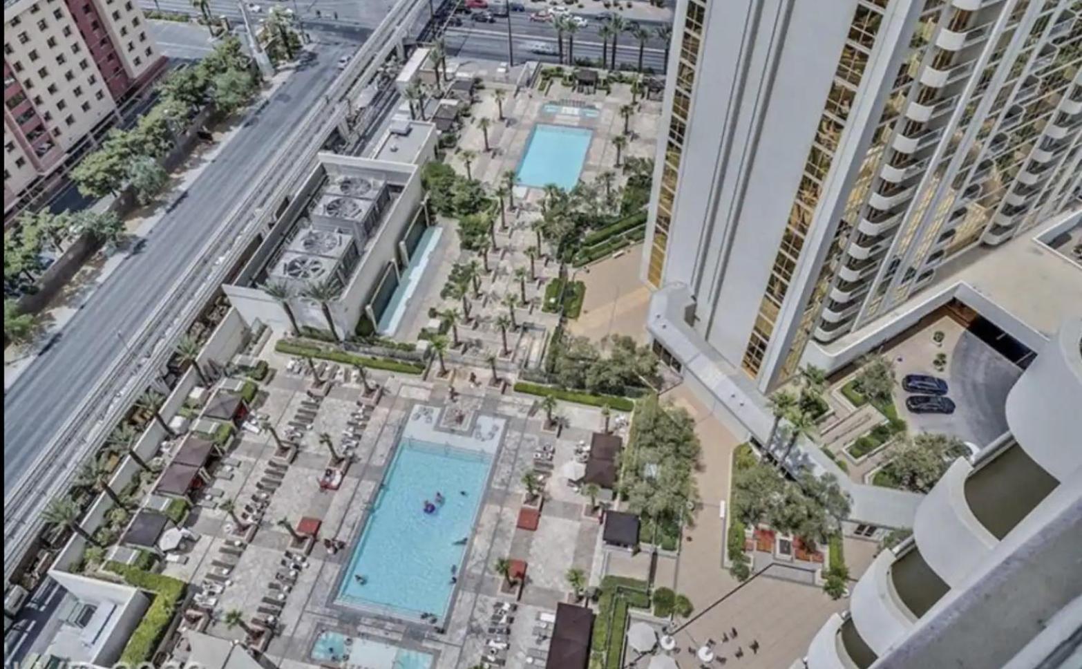 Suite Spot LV II at MGM Balcony F1 View photo 8