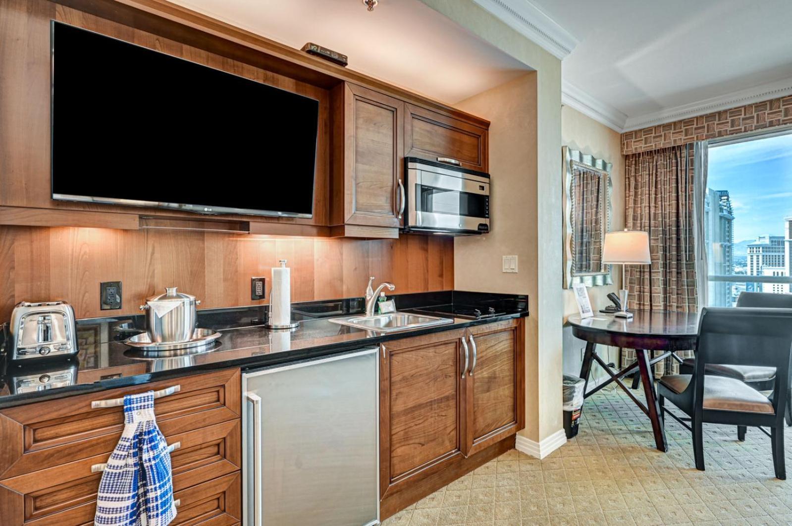 Suite Spot LV II at MGM Balcony F1 View photo 26