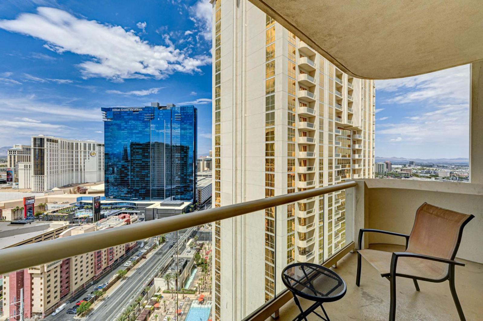 Suite Spot LV II at MGM Balcony F1 View photo 43