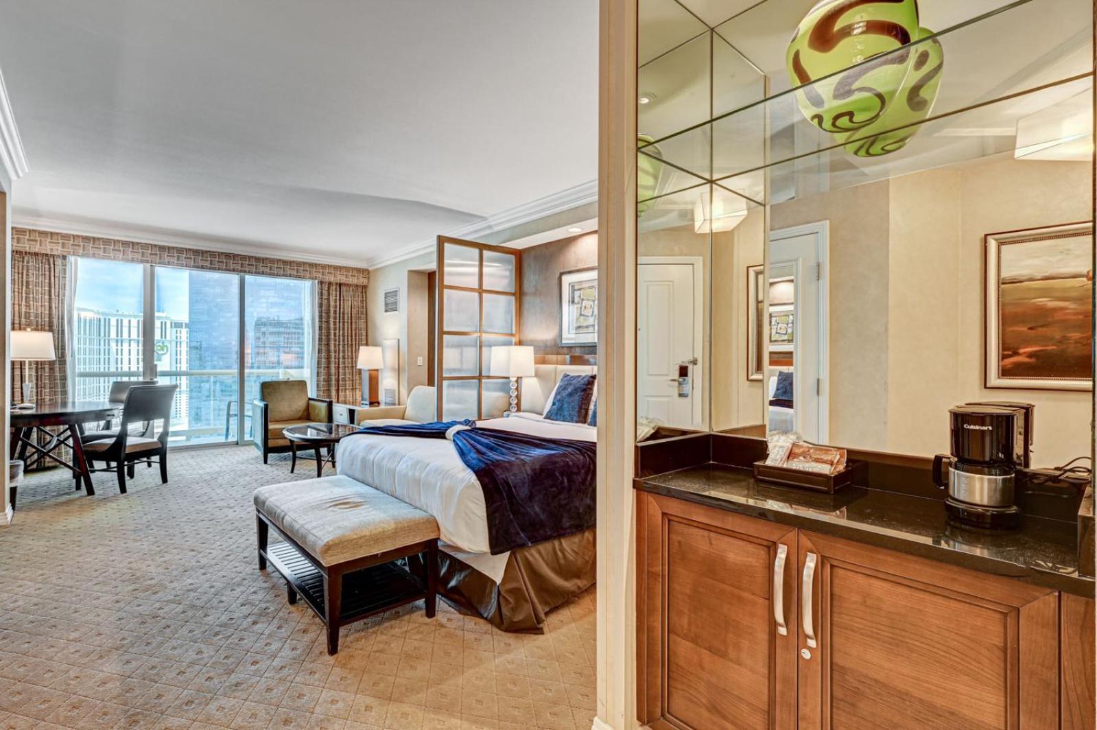 Suite Spot LV II at MGM Balcony F1 View photo 20