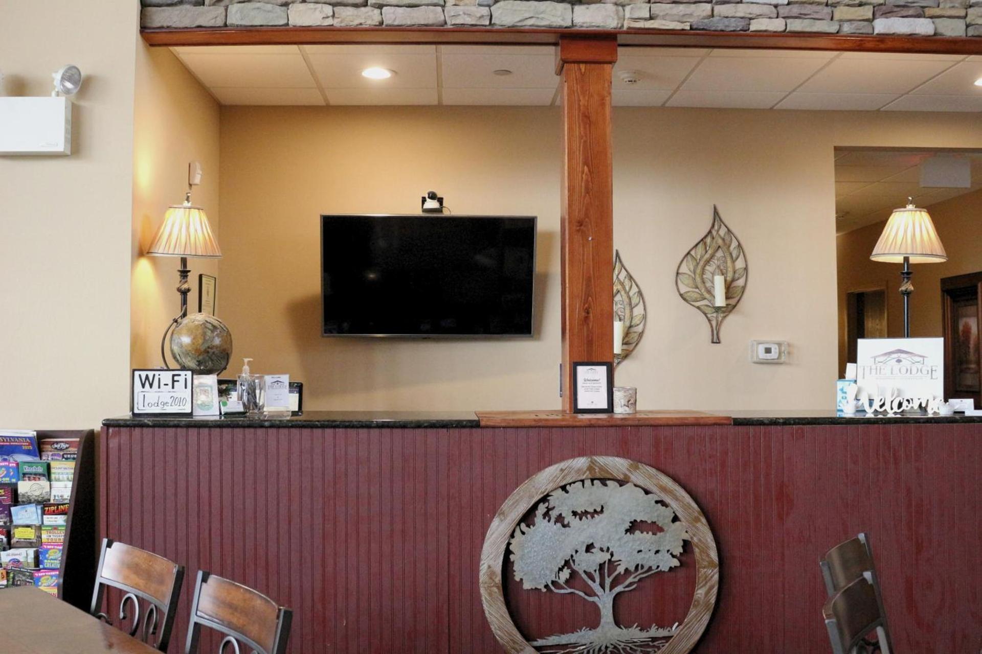 The Lodge at Woodstone Country Club photo 8