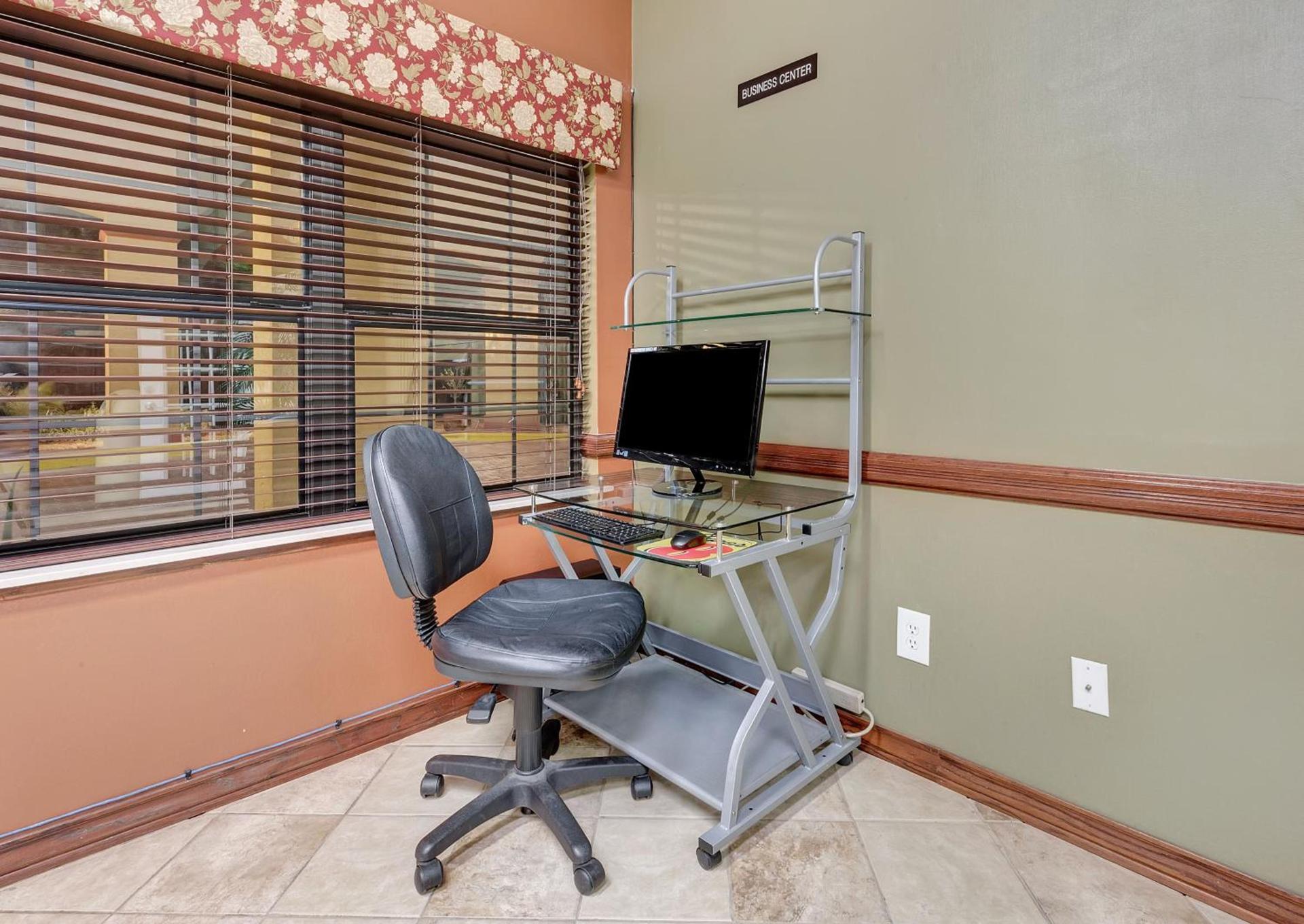 Super 8 by Wyndham Weslaco photo 37