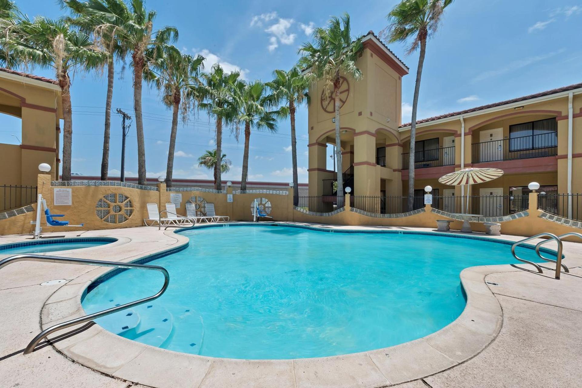 Super 8 by Wyndham Weslaco photo 27