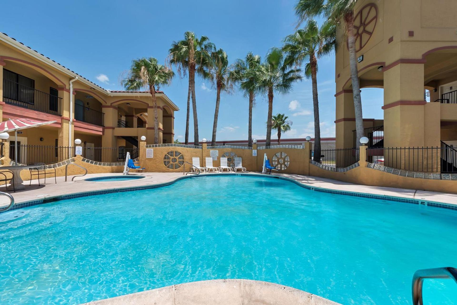Super 8 by Wyndham Weslaco photo 28