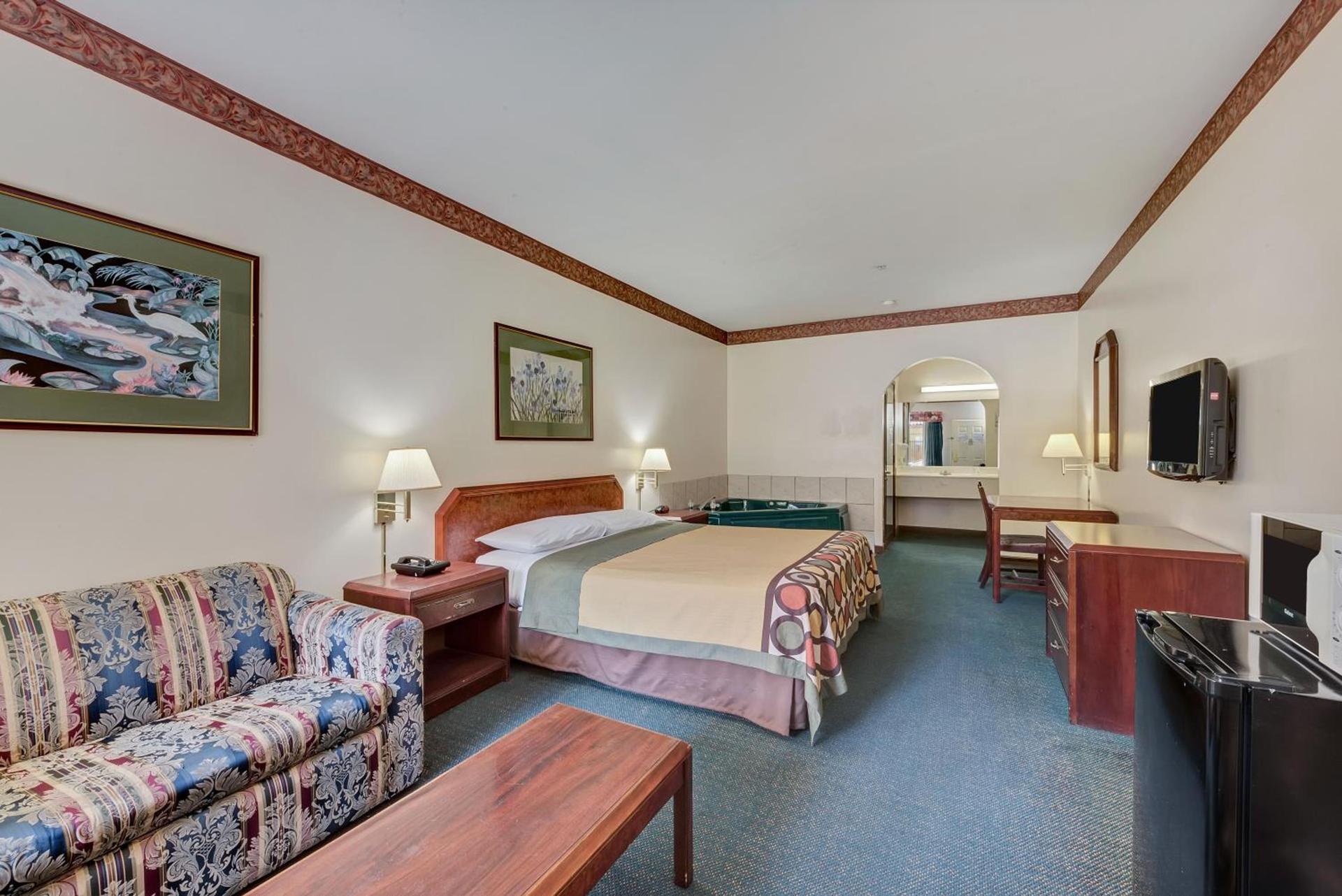 Super 8 by Wyndham Weslaco photo 23