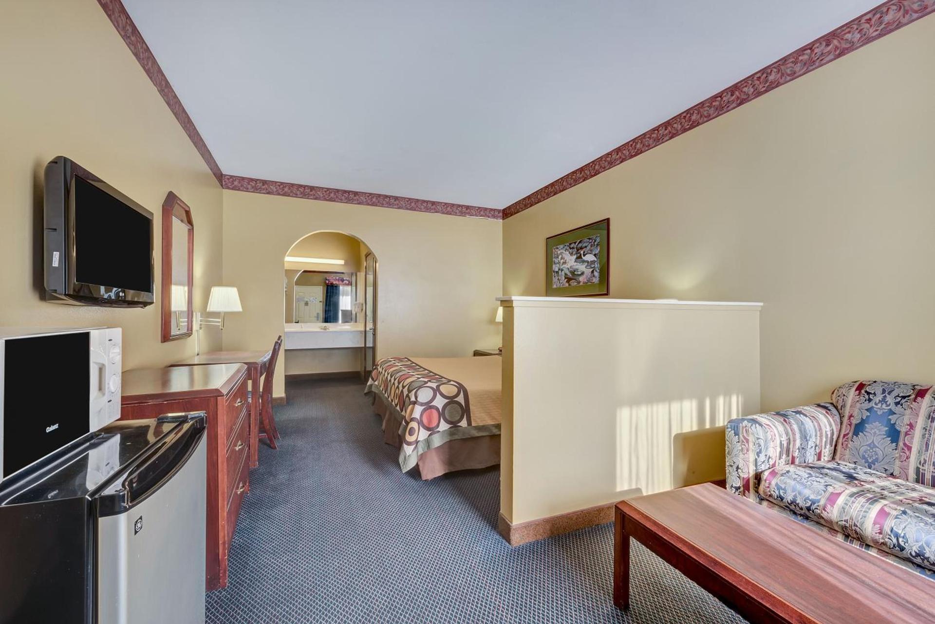 Super 8 by Wyndham Weslaco photo 22
