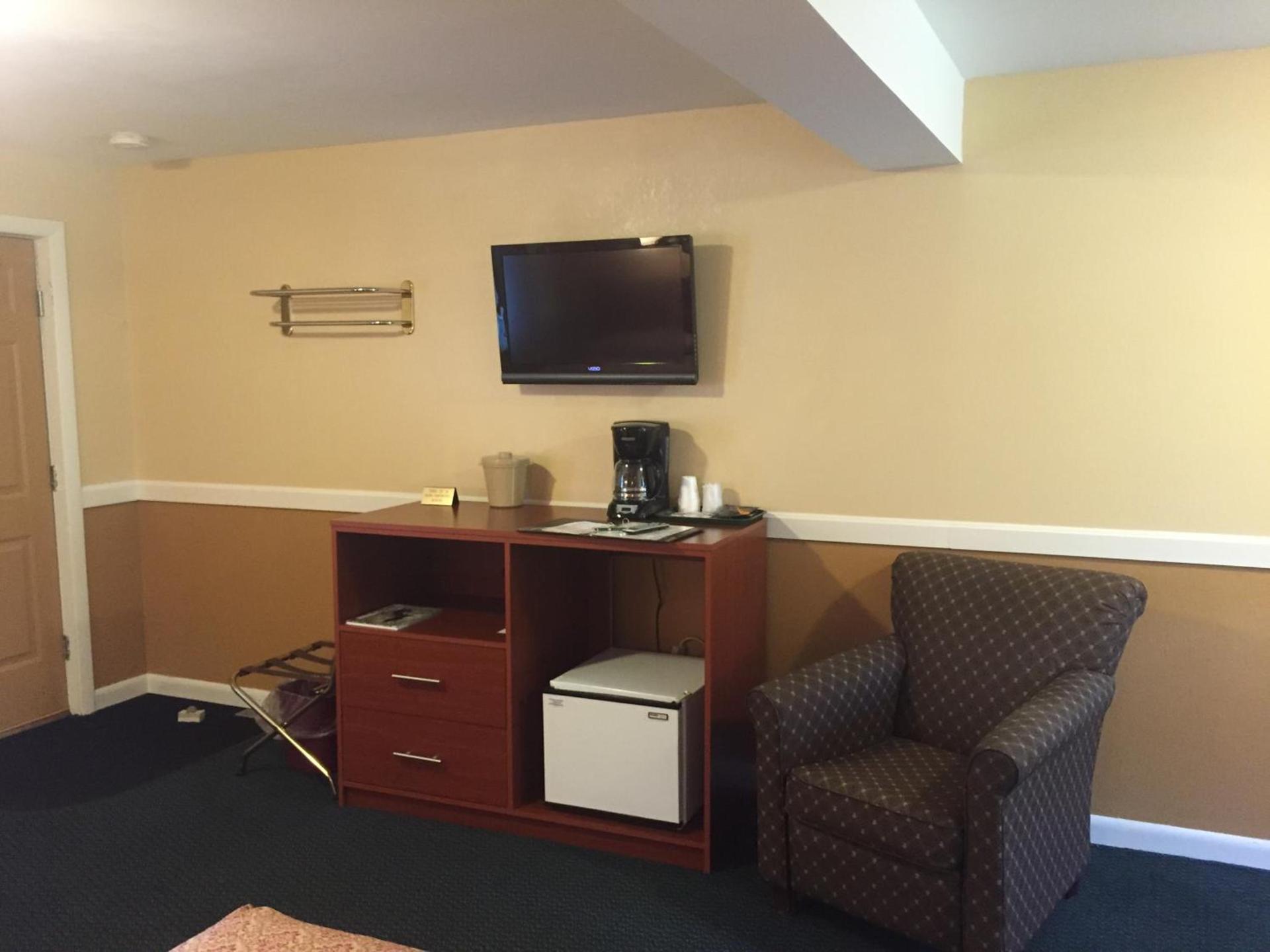 Briarcliff Motel photo 37