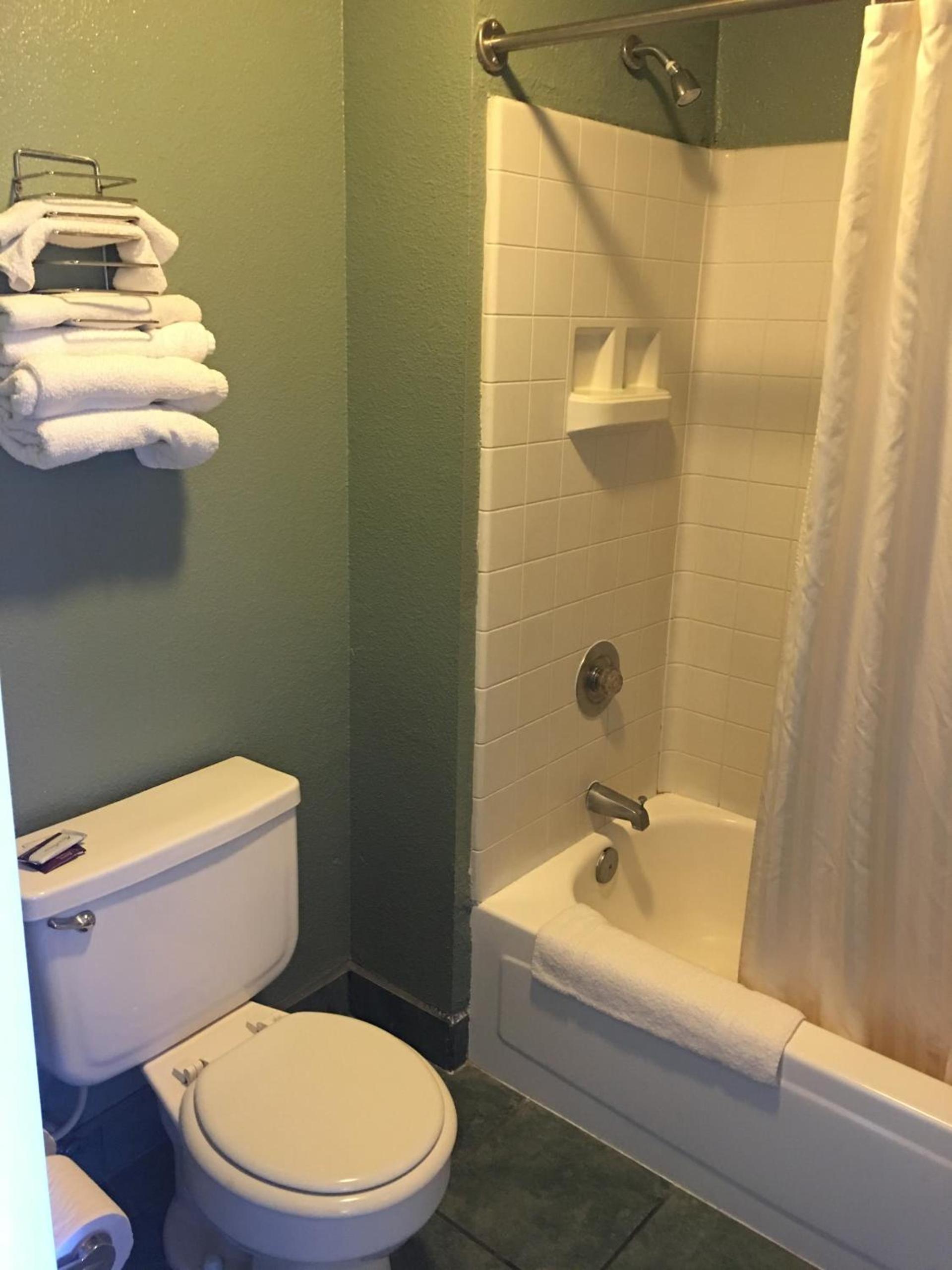 Applegate Inn photo 16