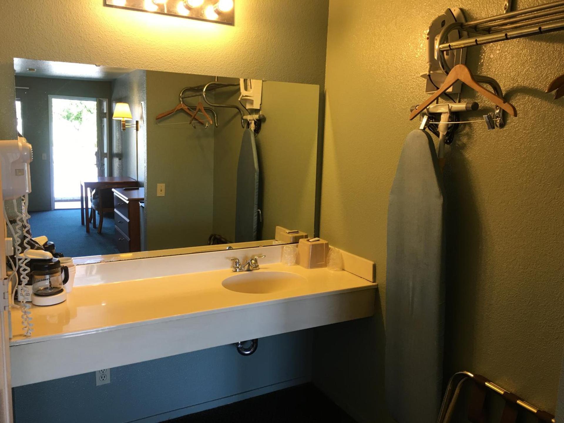 Applegate Inn photo 13
