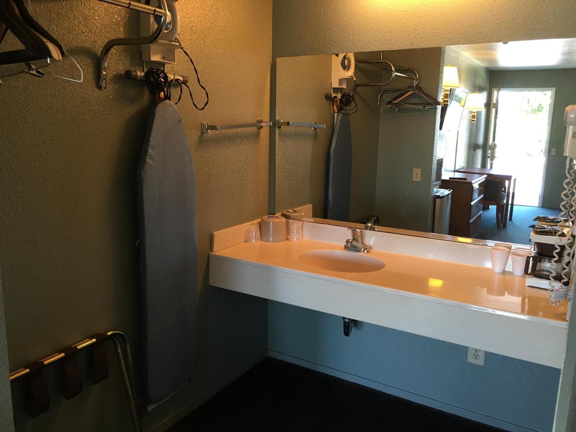 Applegate Inn photo 4