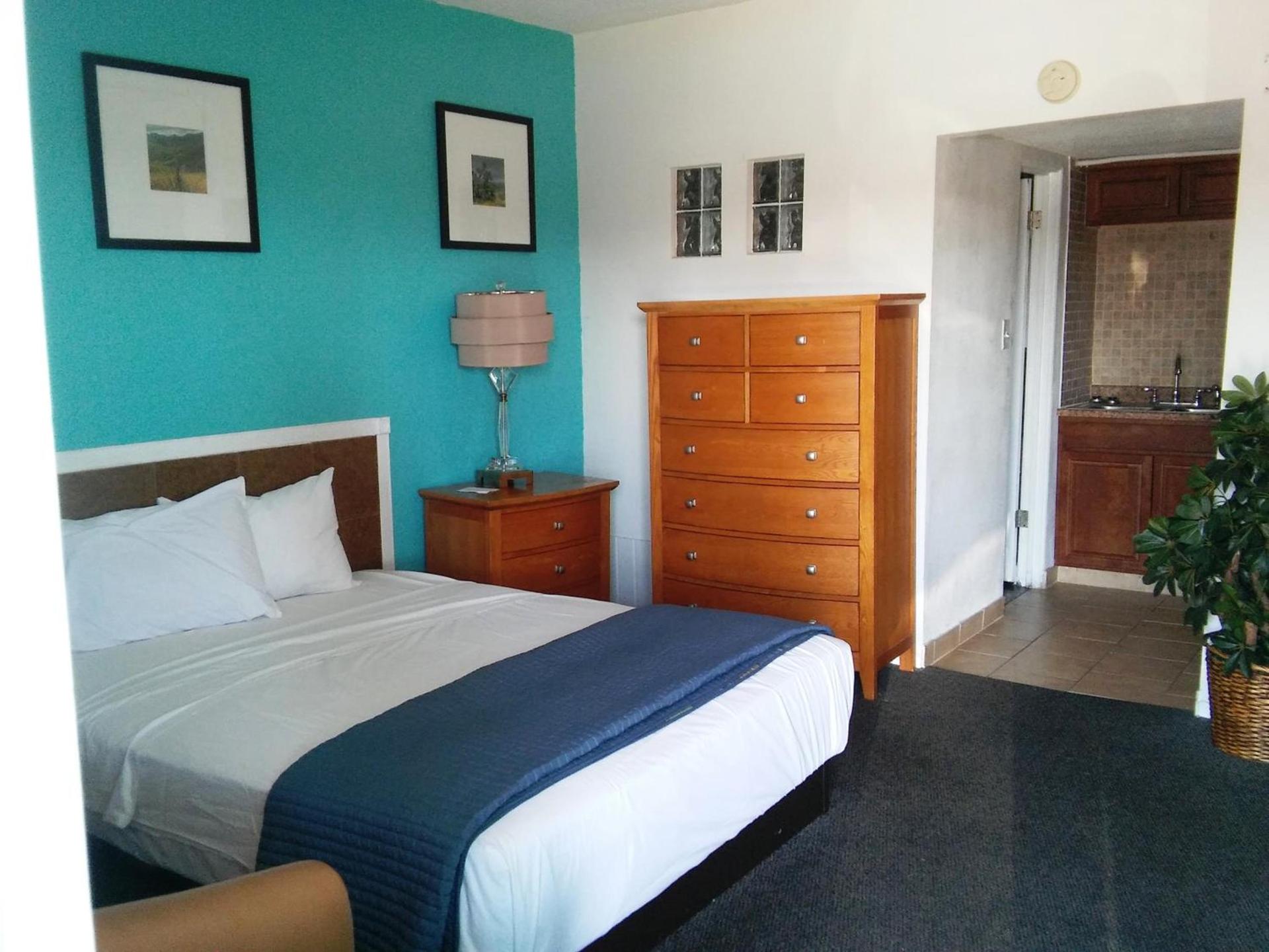 Desert Hills Motel photo 27