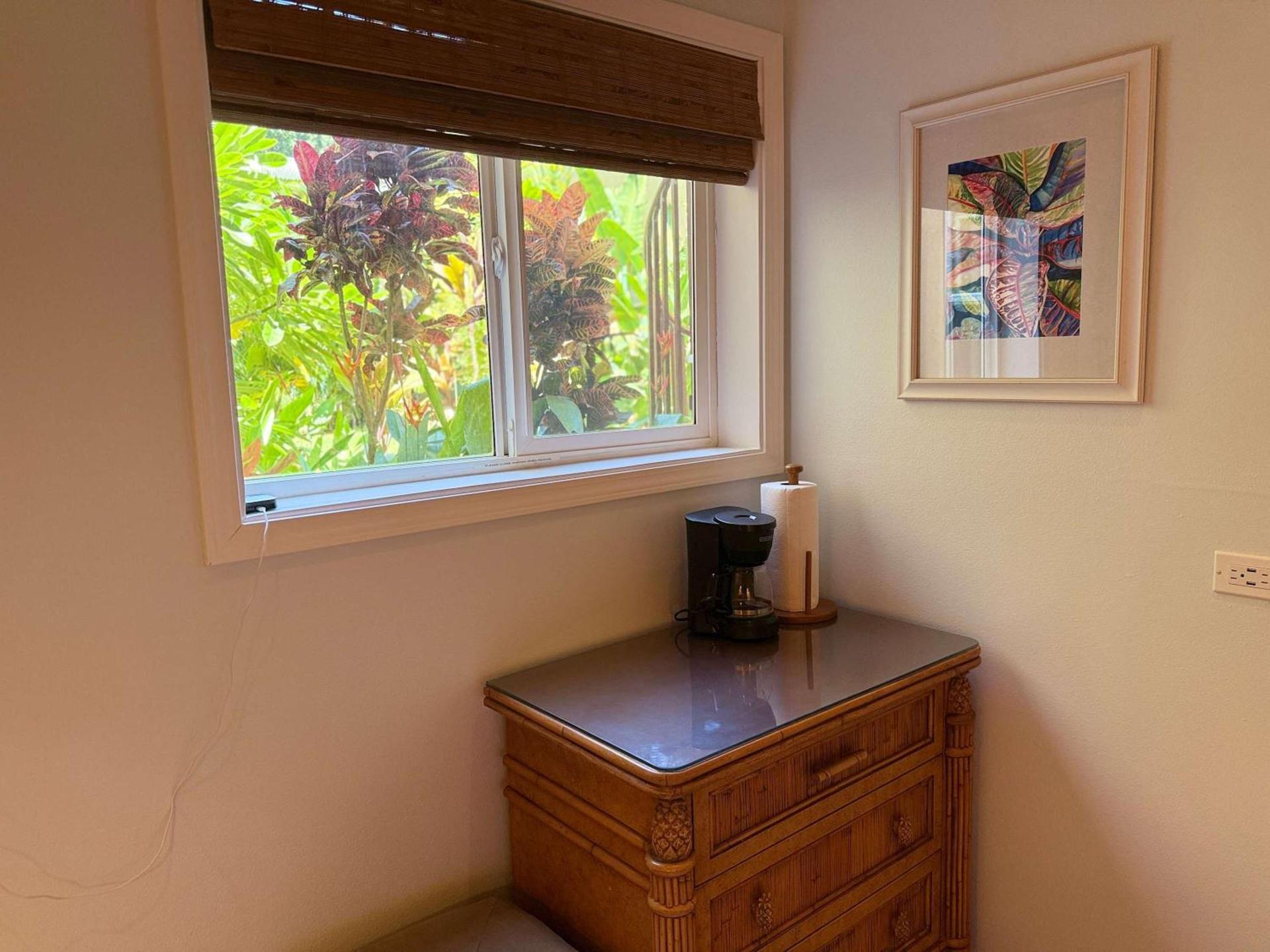 Beachfront B&B w Free Breakfast, AC & Sunset View photo 23