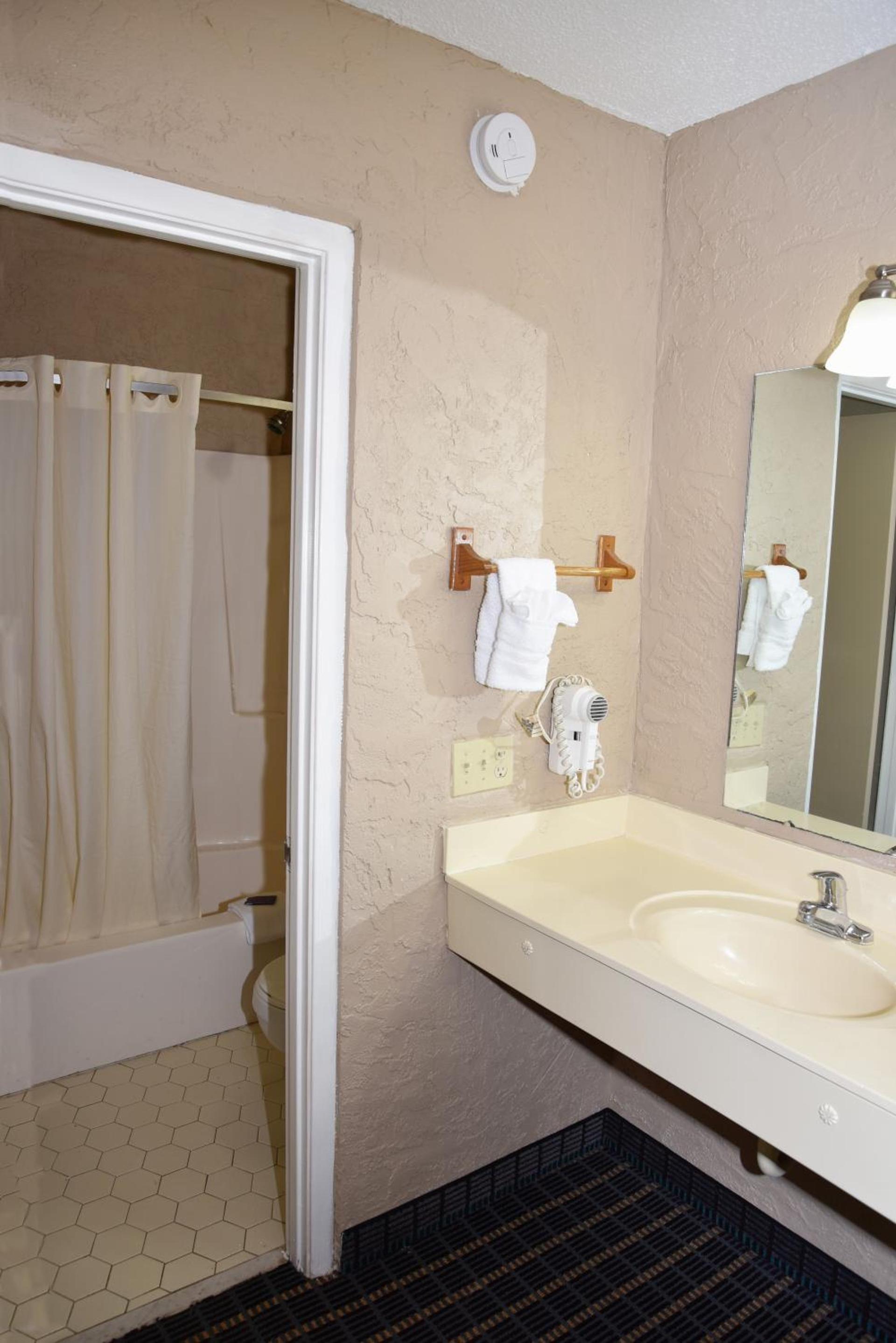 Bonifay Inn photo 8