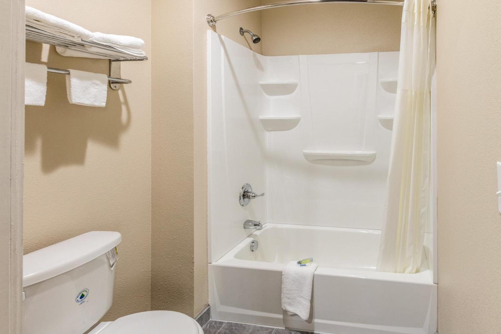 Scottish Inns & Suites photo 30