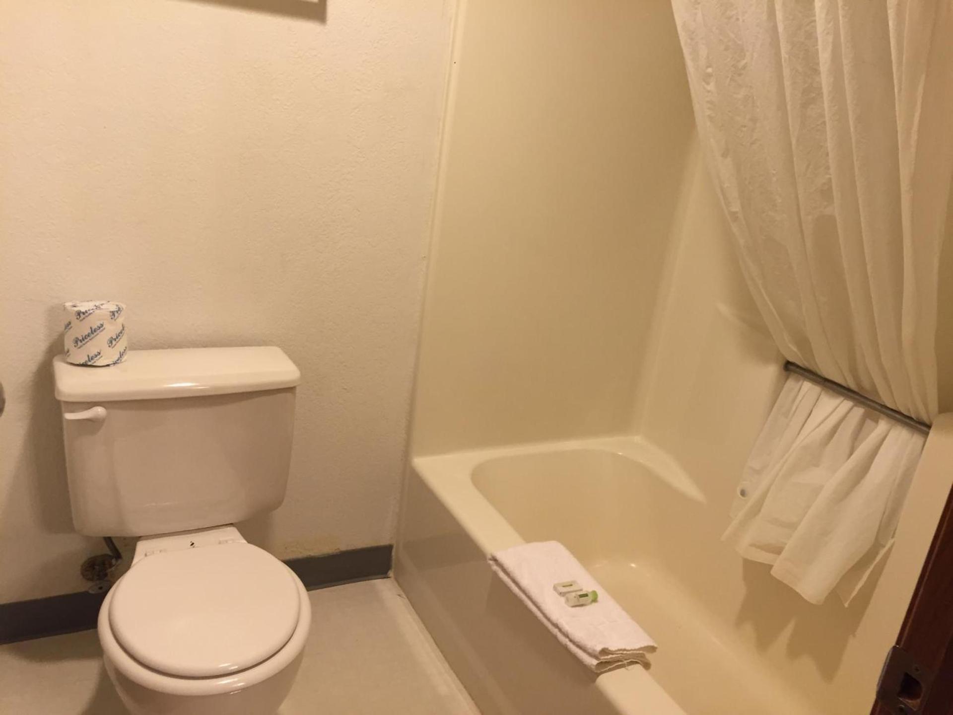 Travelodge by Wyndham Redwood Falls photo 43