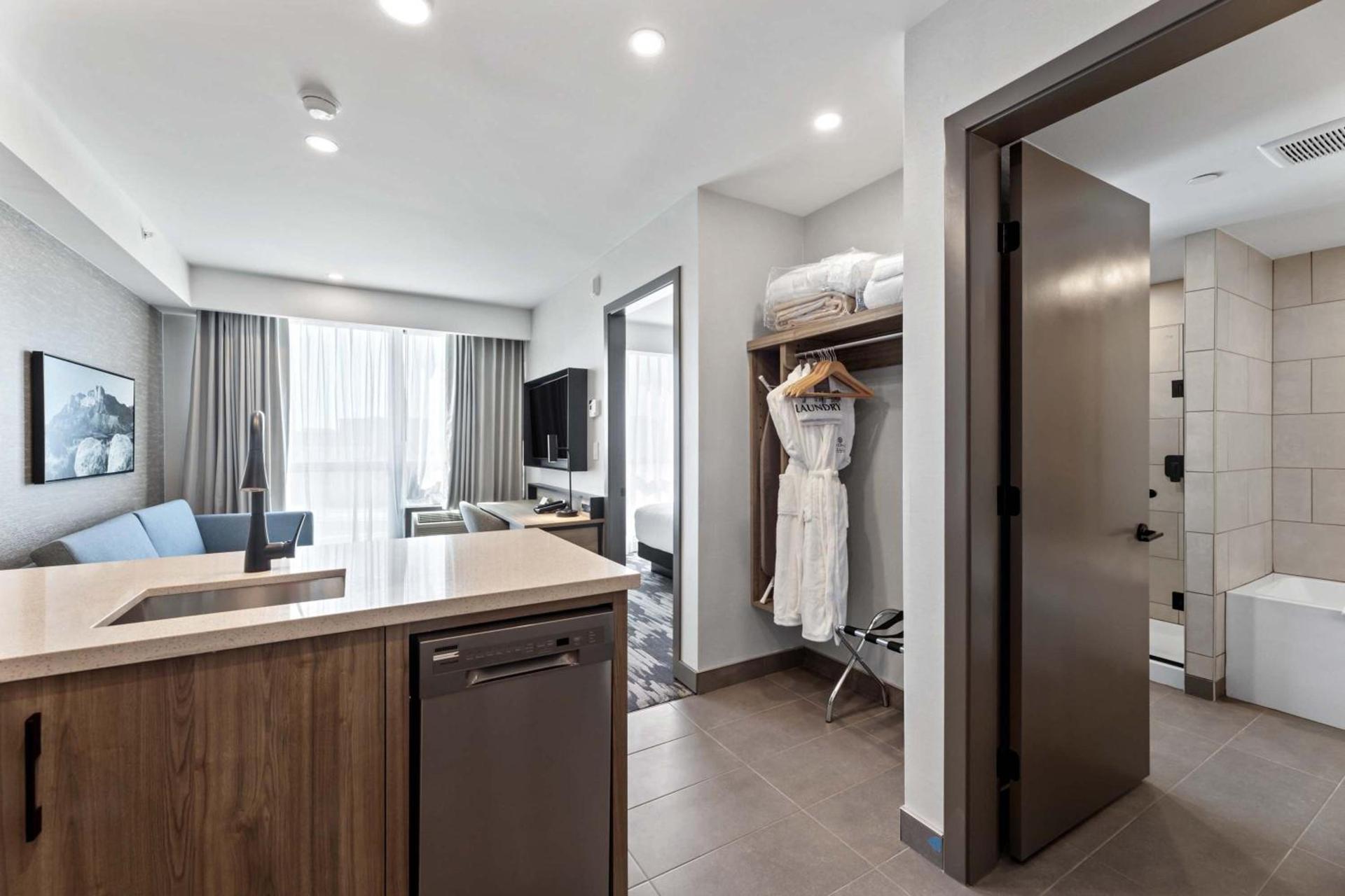 Sandman Signature Dallas Las Colinas Hotel & Suites photo 47