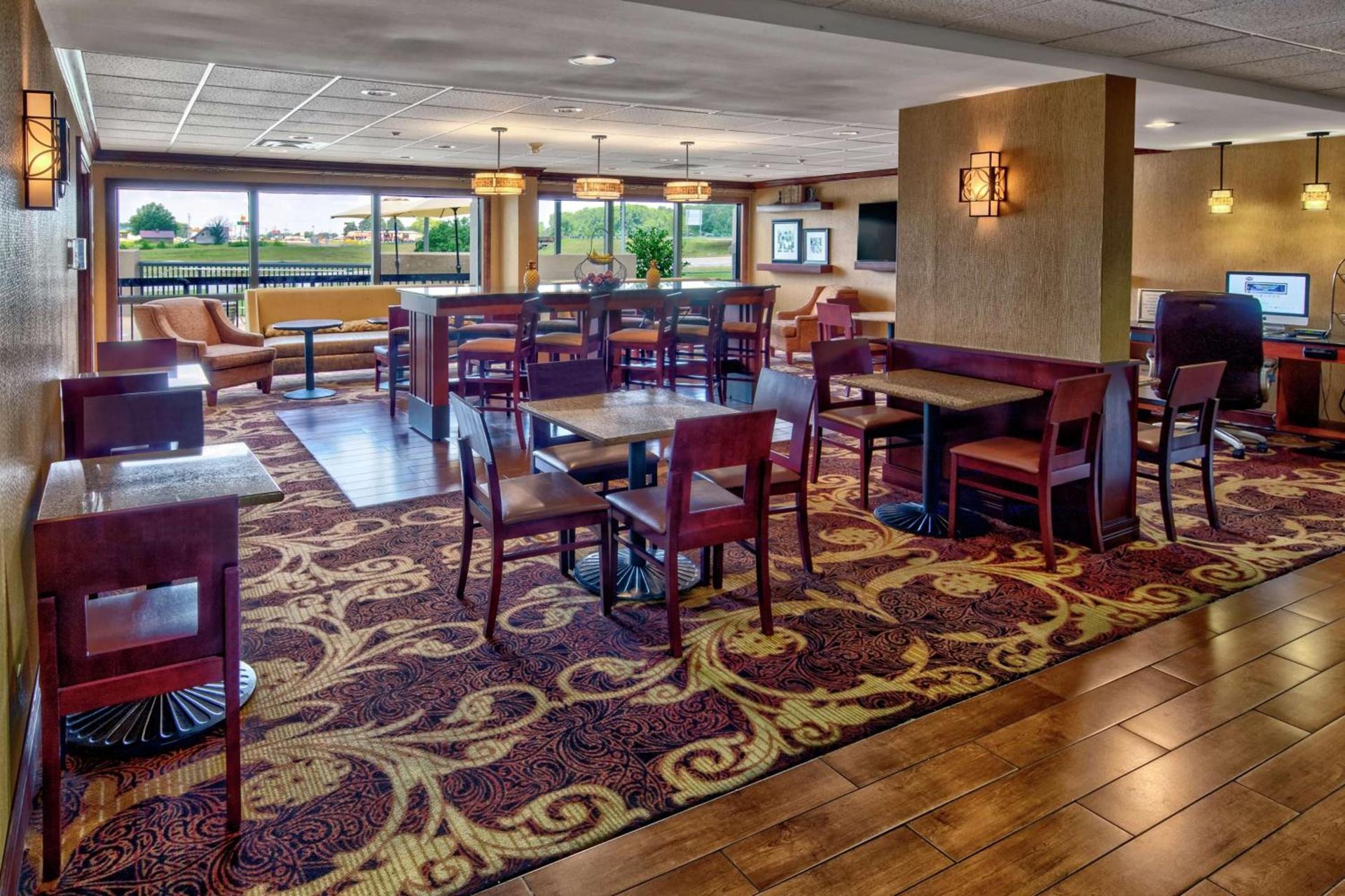 Hampton Inn Corinth photo 32