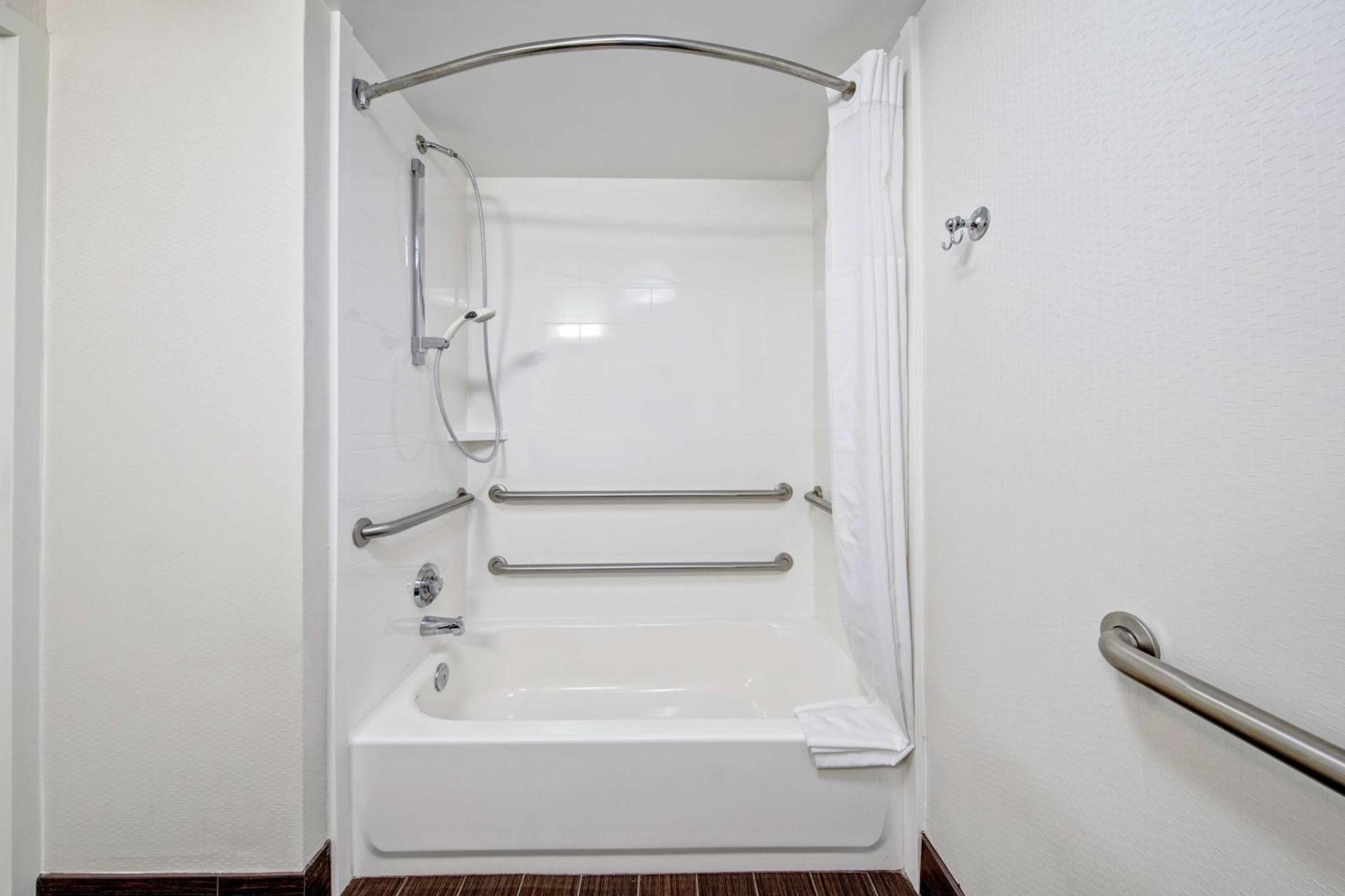 Hampton Inn Corinth photo 10